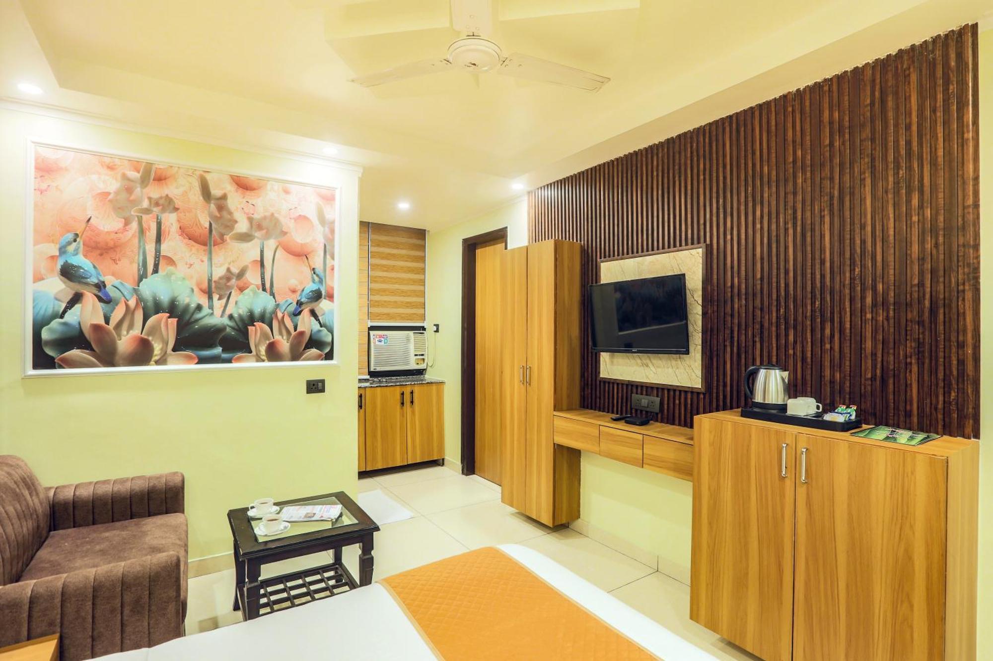 Aerostay Empire Near Igi Airport Hotel