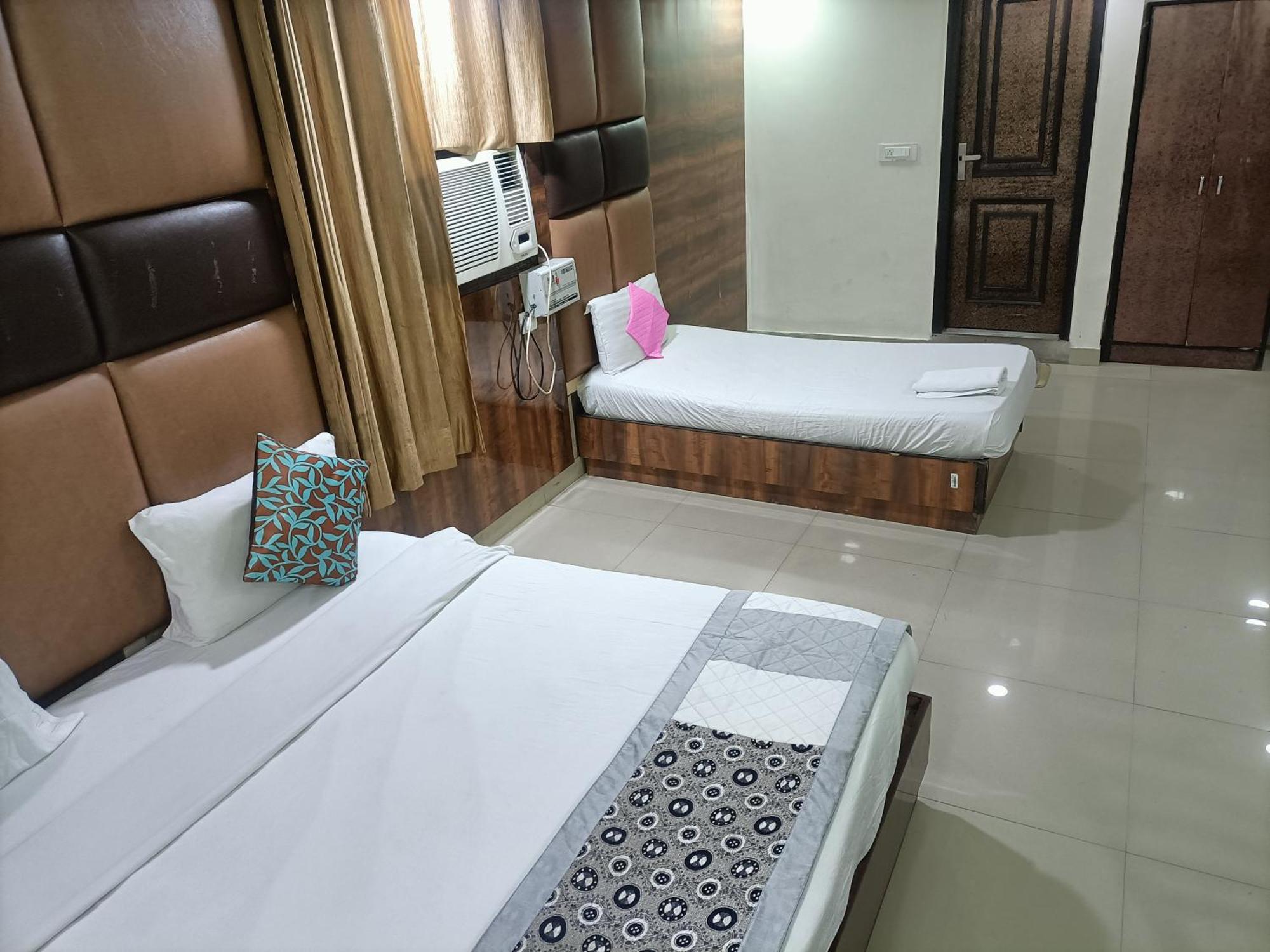 Krone A Family Near Igi Airport Delhi 4*