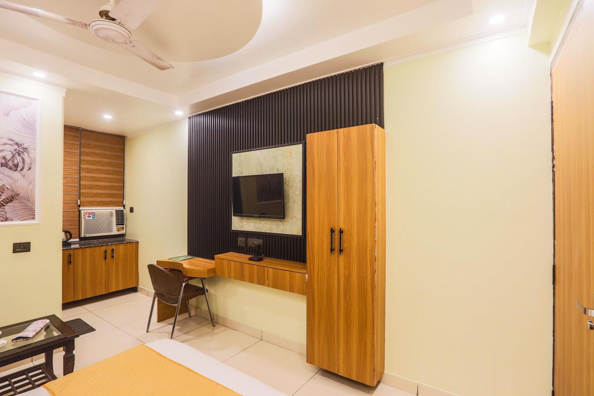 Aerostay Empire Near Igi Airport Hotel