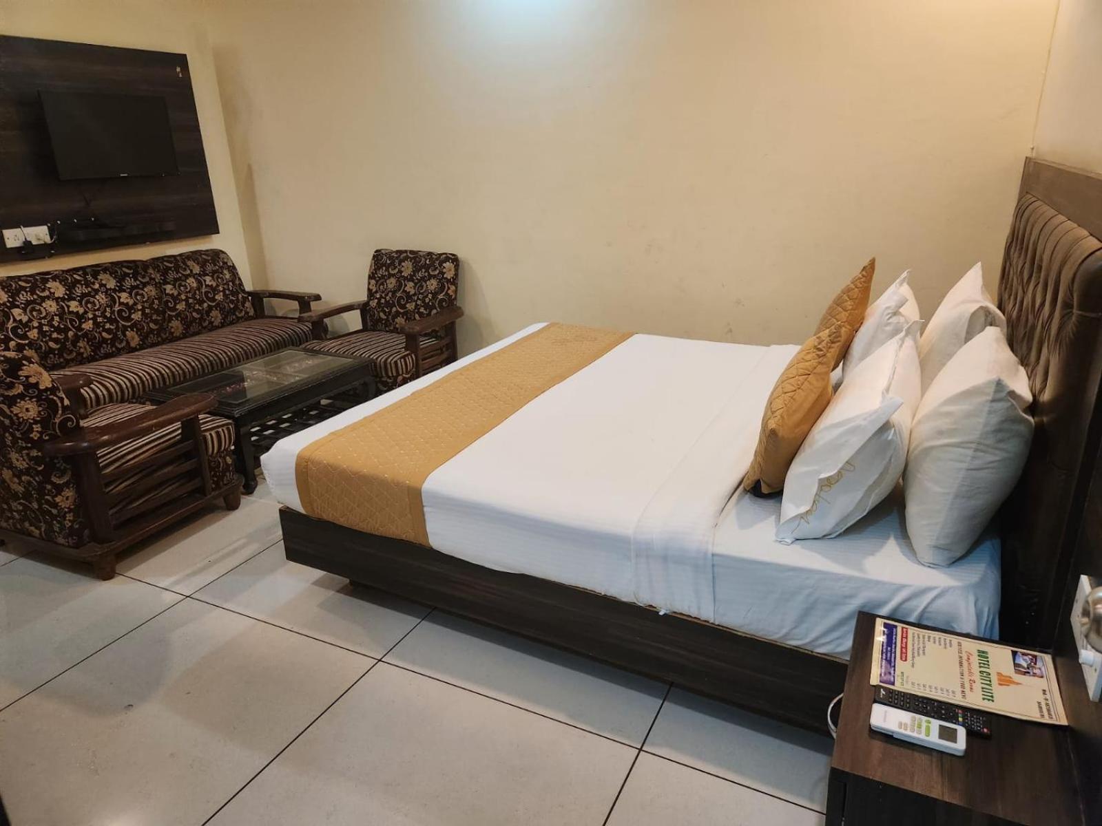 Naveen Hotel 4*