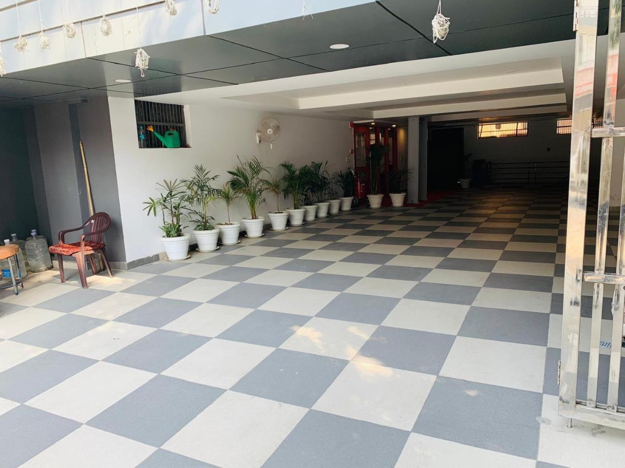 7 Star Hotel 3*