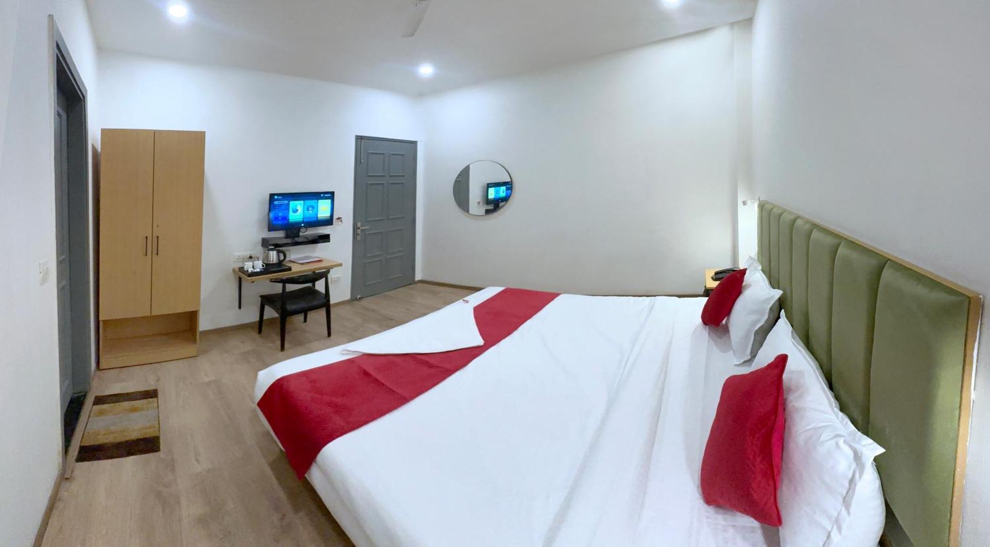 7 Star Hotel 3*
