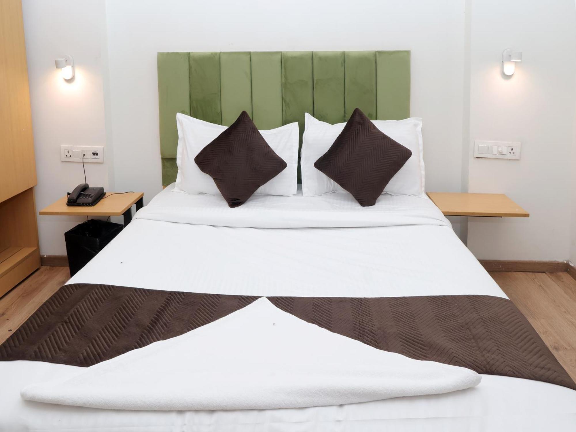 7 Star Hotel 3*