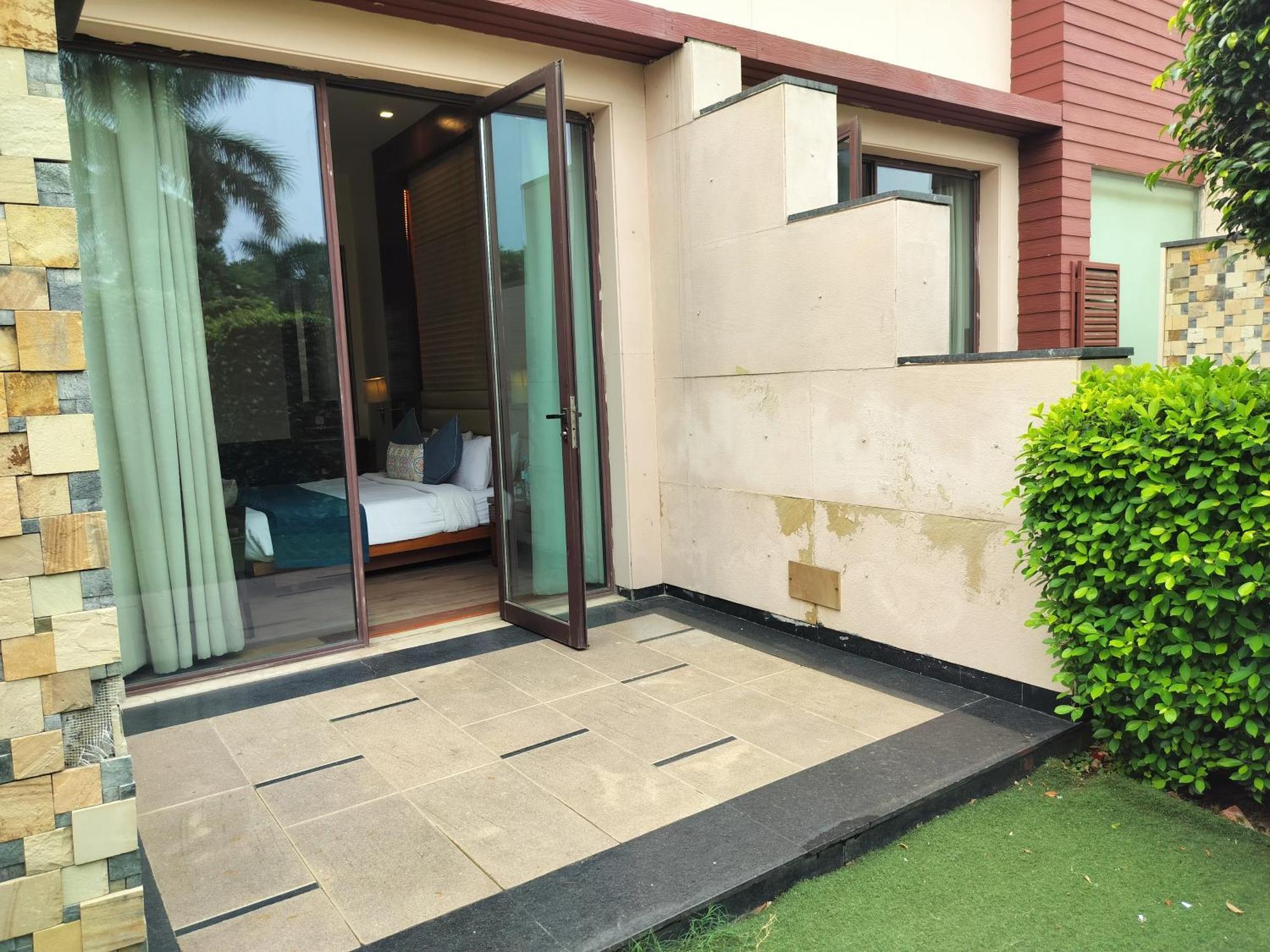 Hotel Oodles Chhattarpur South Delhi