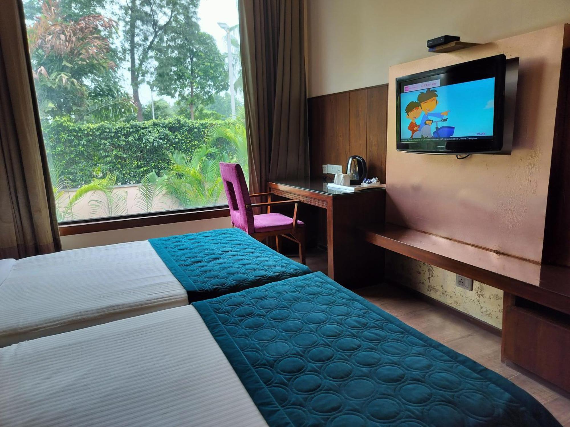 Oodles Chhattarpur South Delhi Hotel 4*