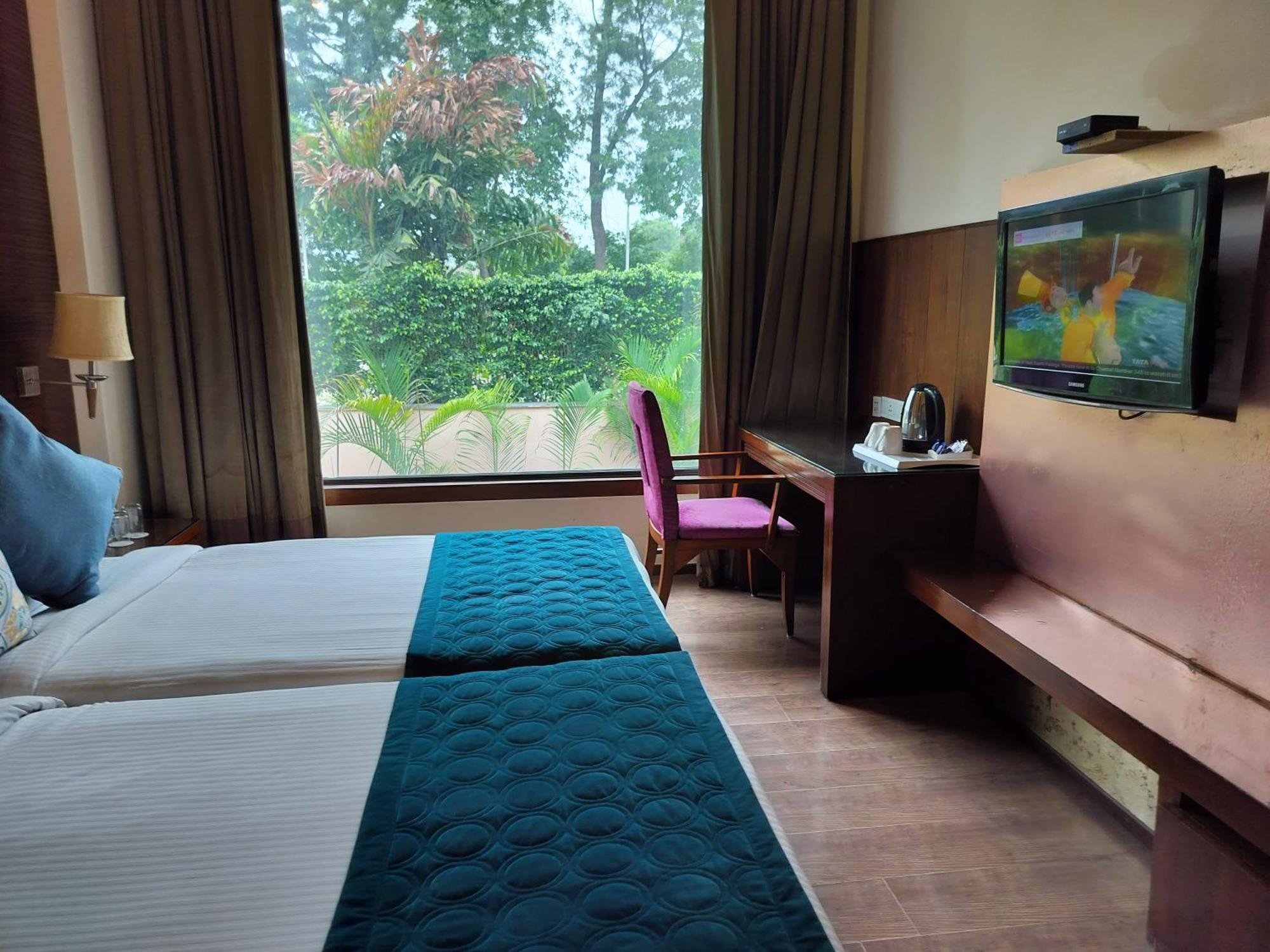 Hotel Oodles Chhattarpur South Delhi 4*