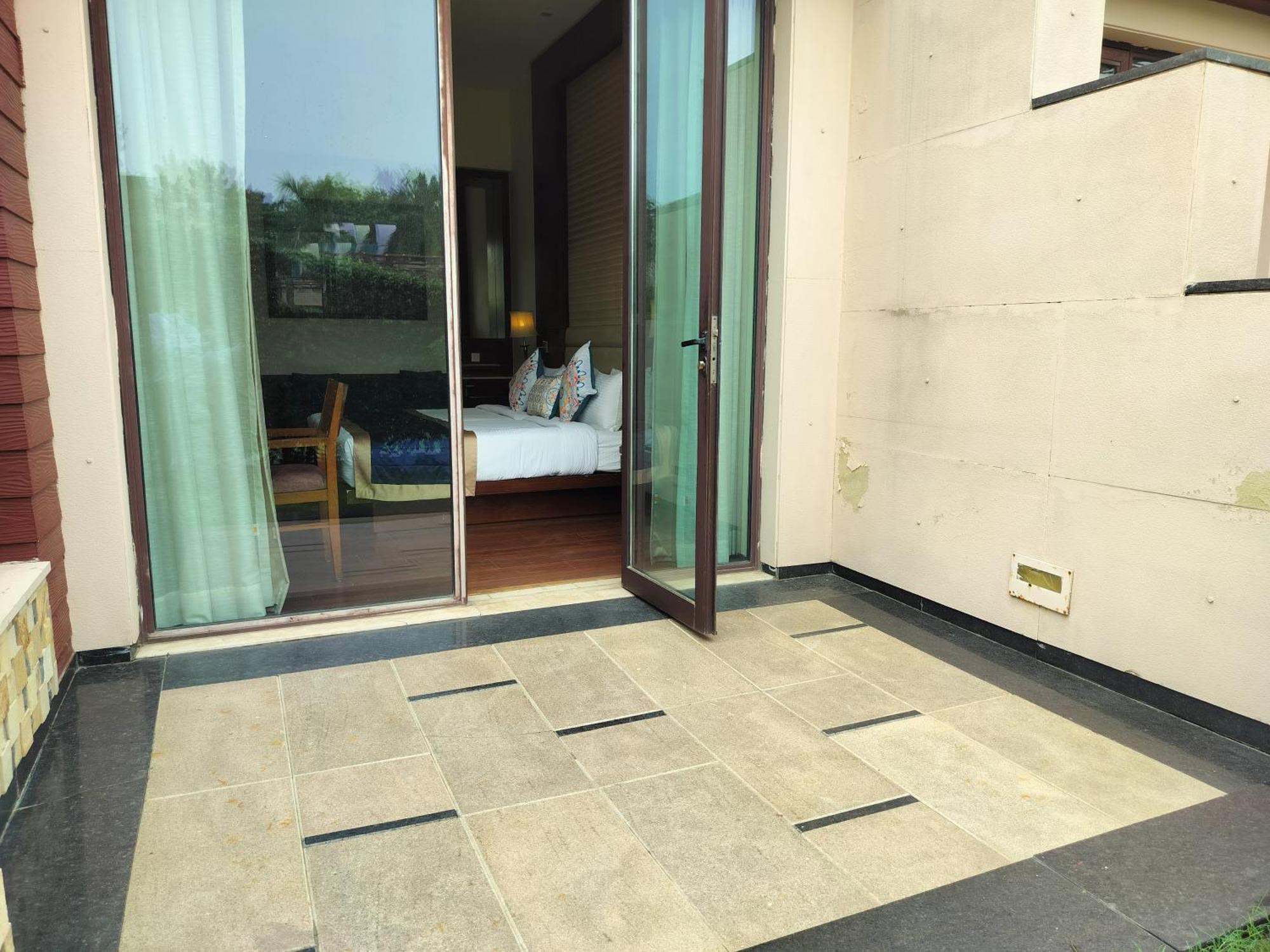Oodles Chhattarpur South Delhi Hotel