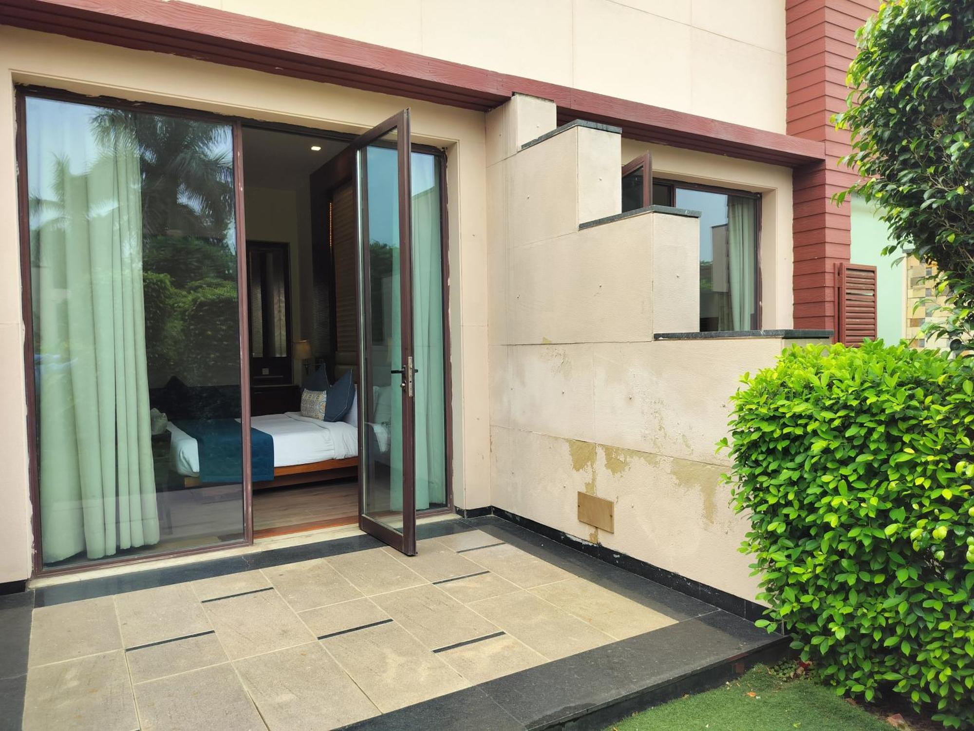 Oodles Chhattarpur South Delhi Hotel 4*