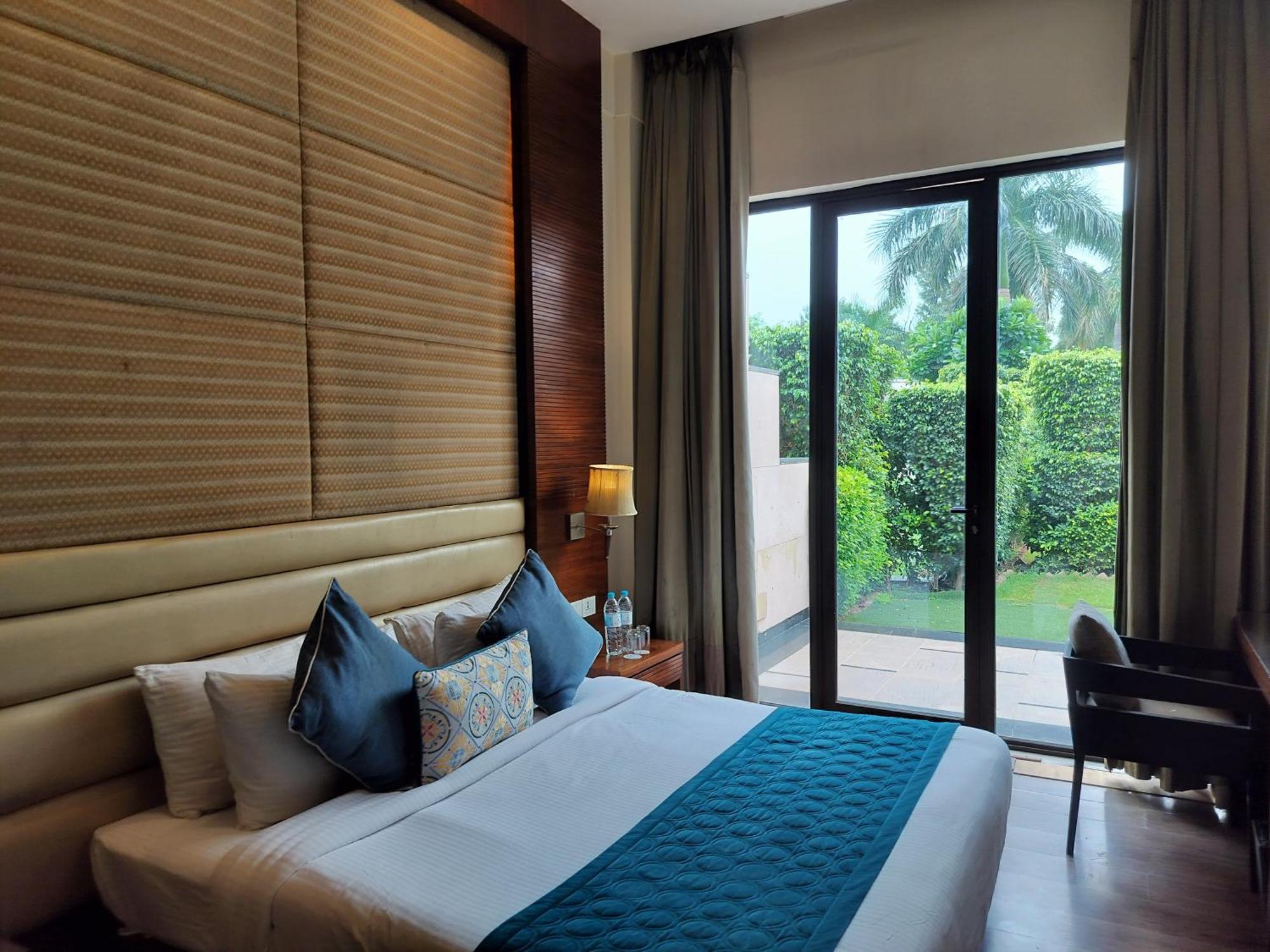 Hotel Oodles Chhattarpur South Delhi 4*