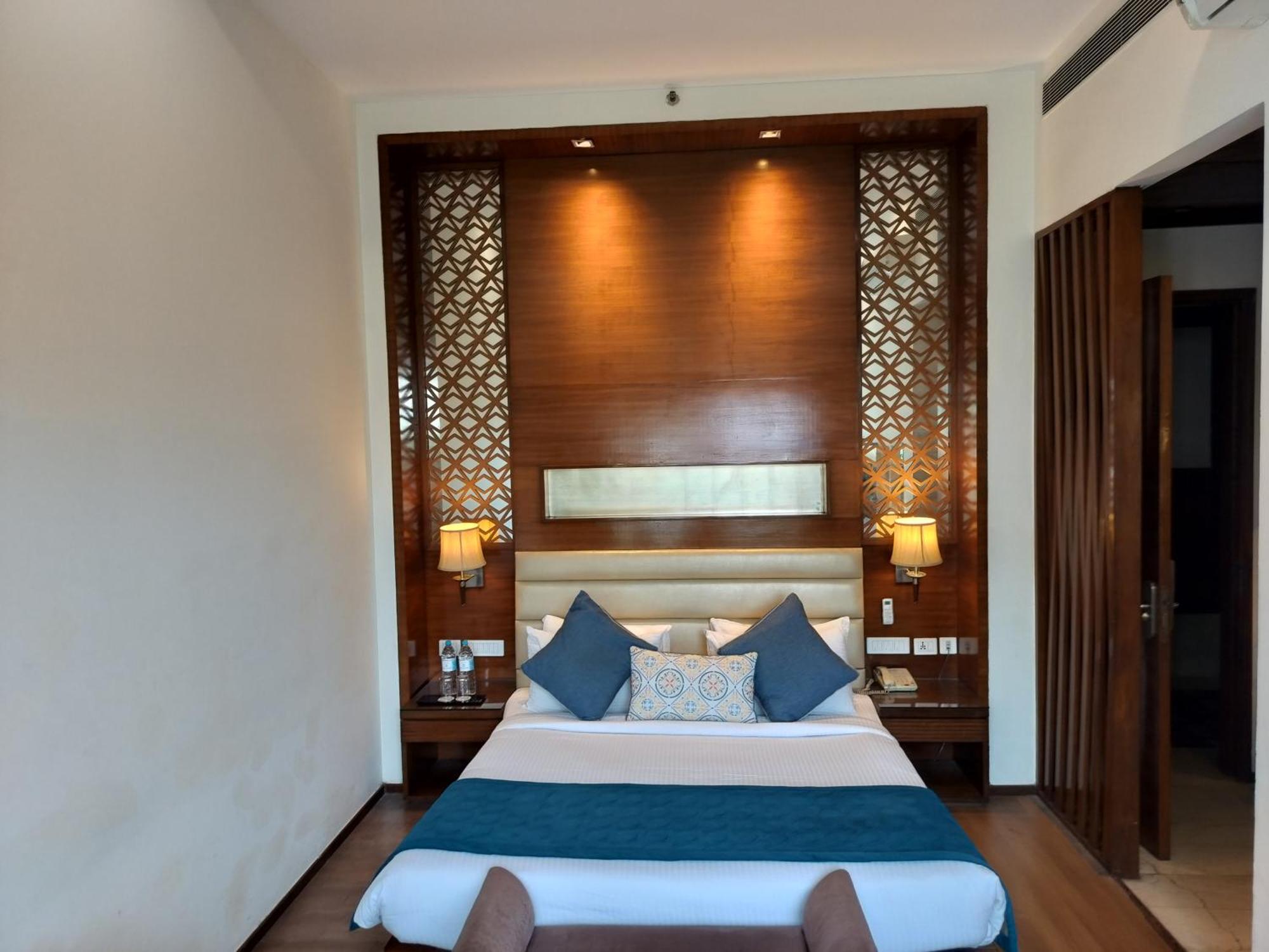 Oodles Chhattarpur South Delhi Hotel 4*