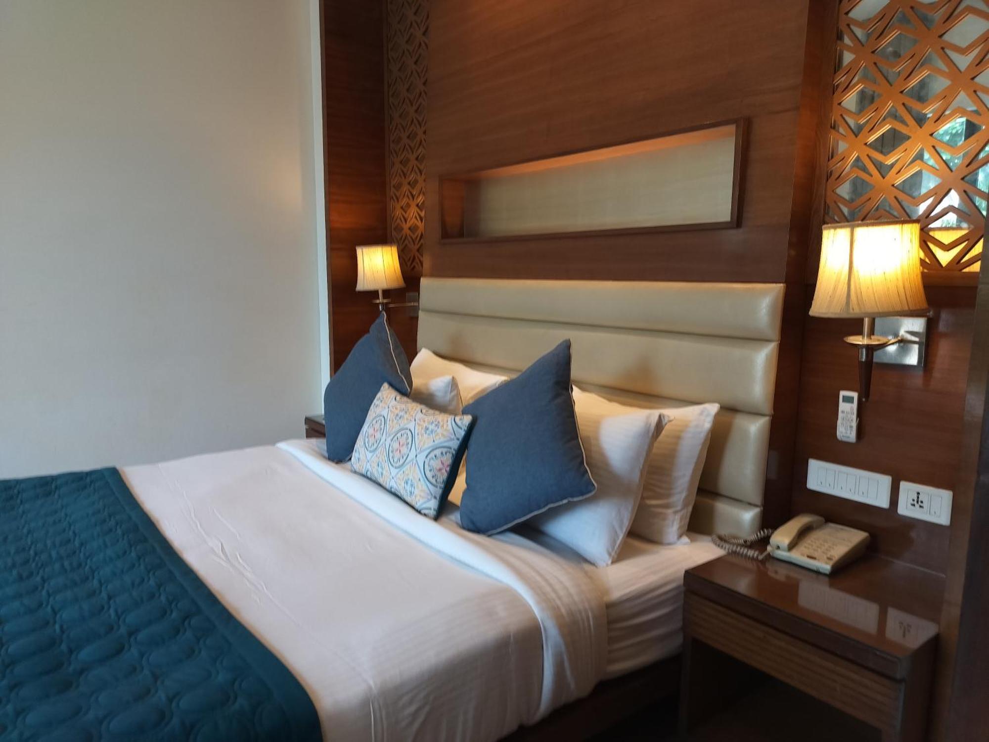 Oodles Chhattarpur South Delhi Hotel