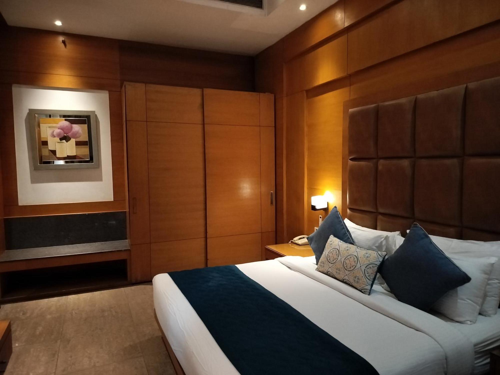 Hotel Oodles Chhattarpur South Delhi 4*
