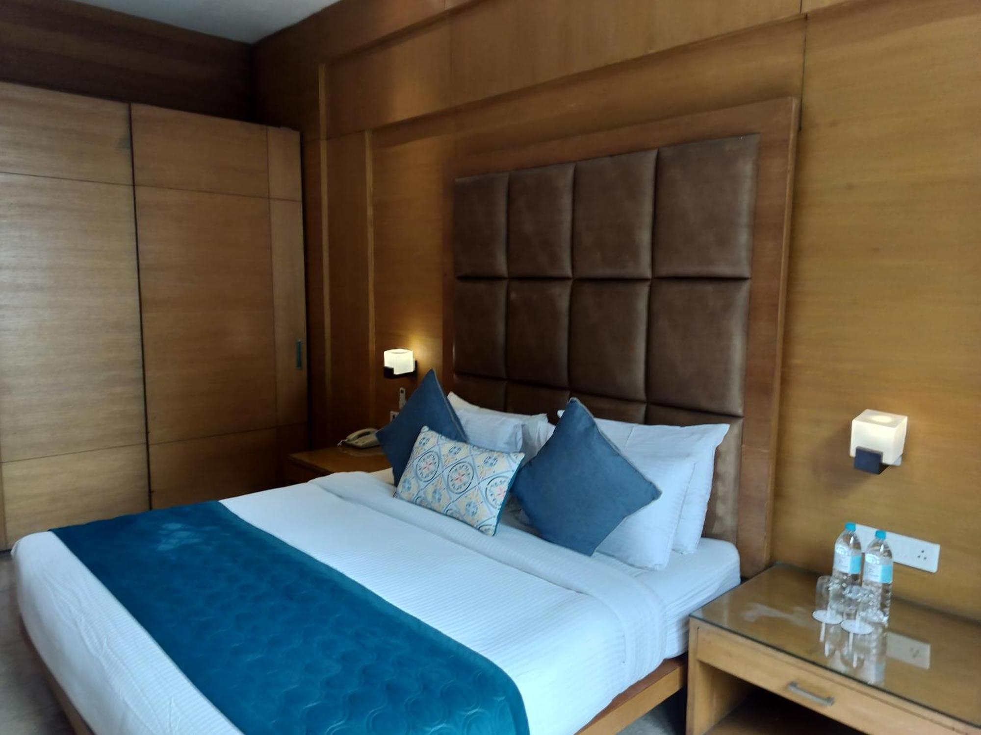 Oodles Chhattarpur South Delhi Hotel