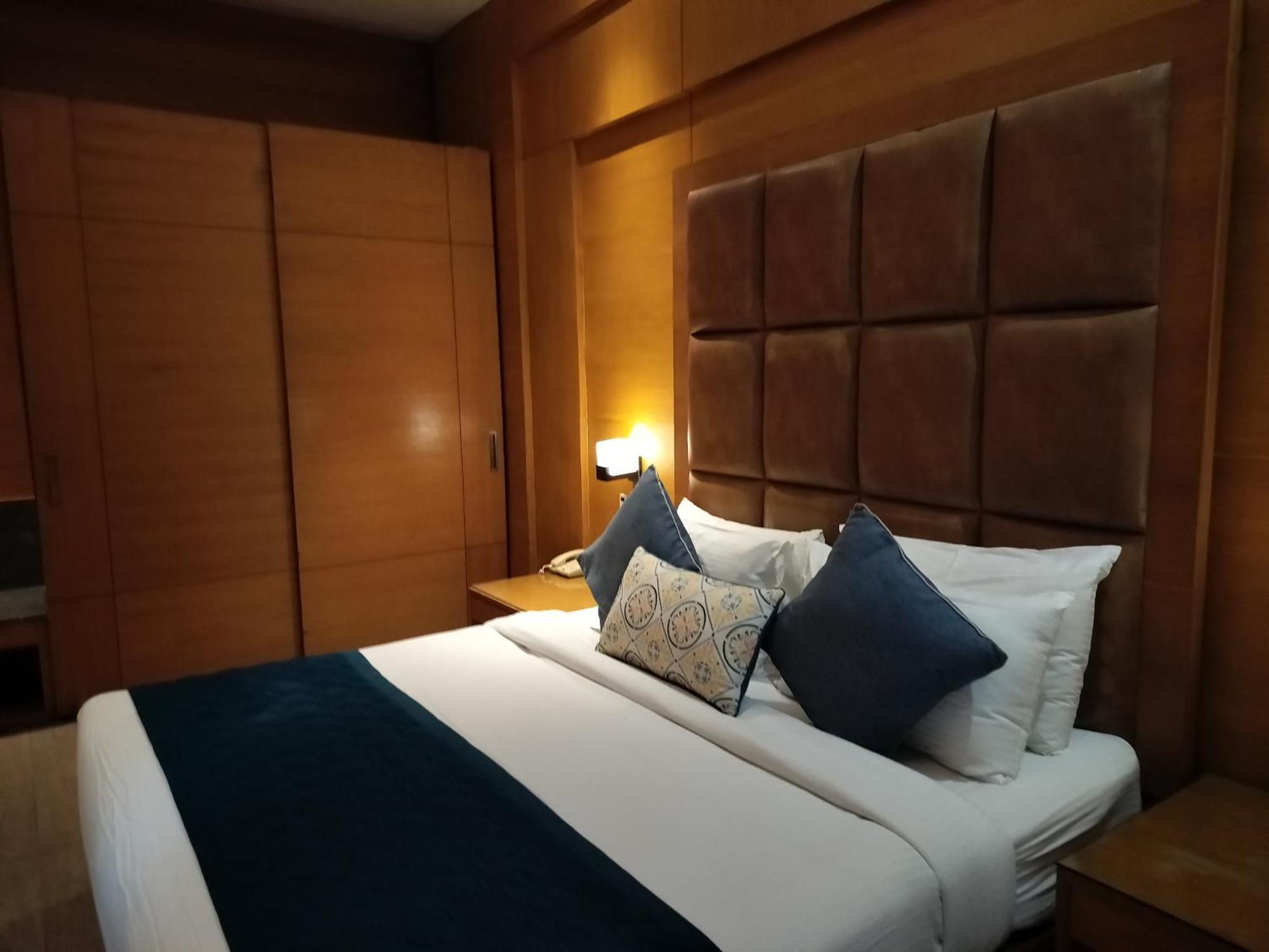 Oodles Chhattarpur South Delhi Hotel