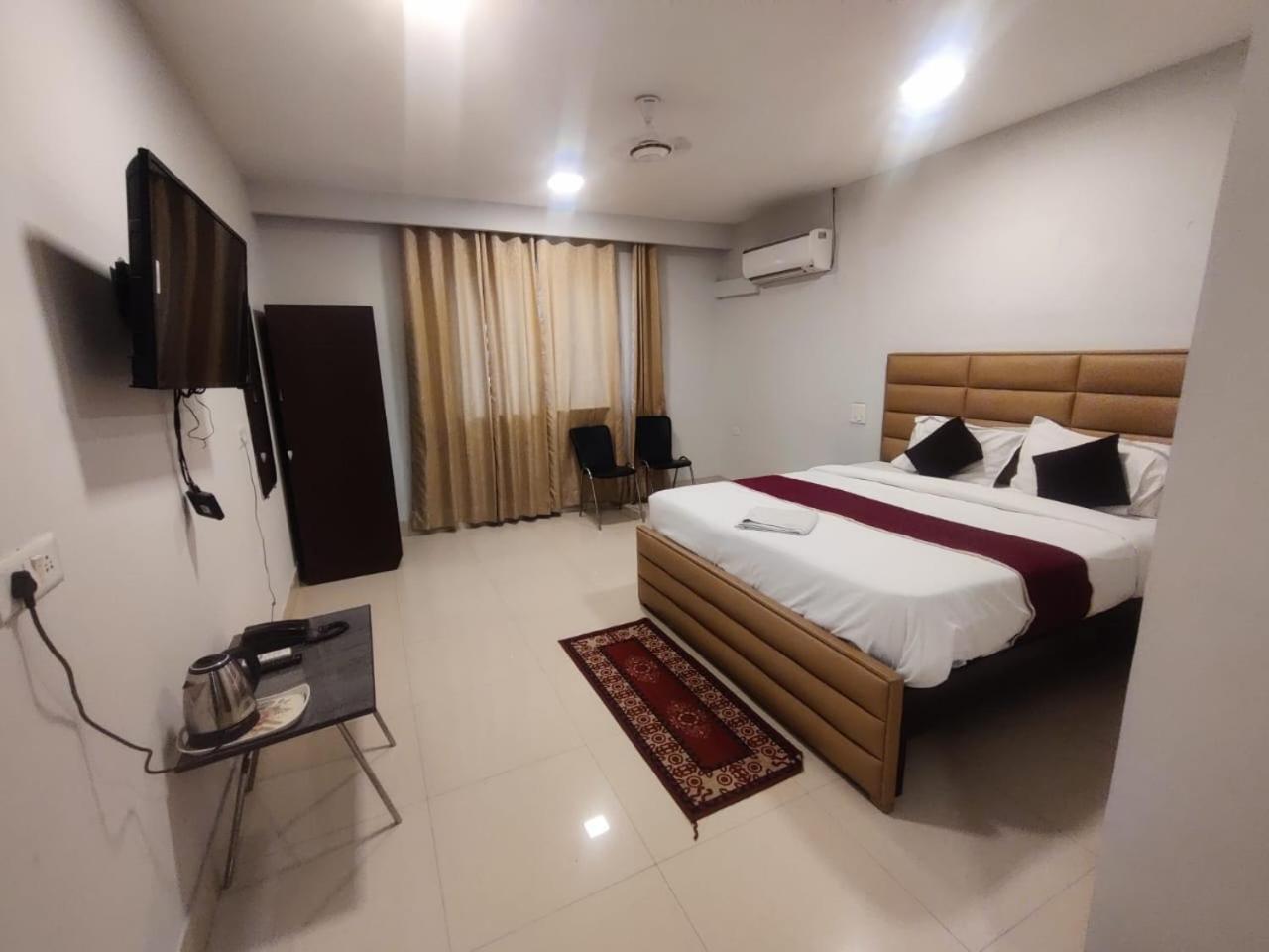 Hotel Amenda Prime Airport Mahipalpur 4*