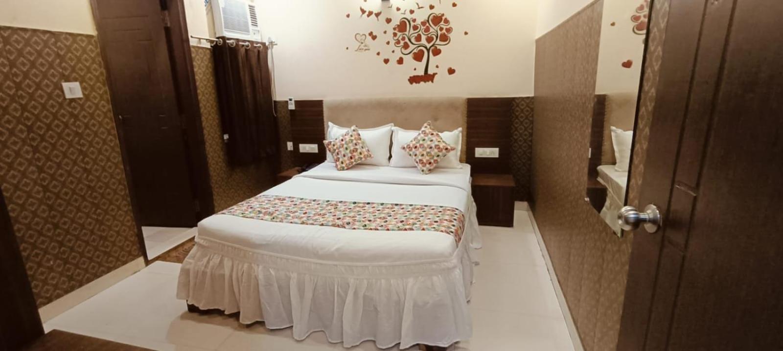 Classy Twilight Hotel New Delhi