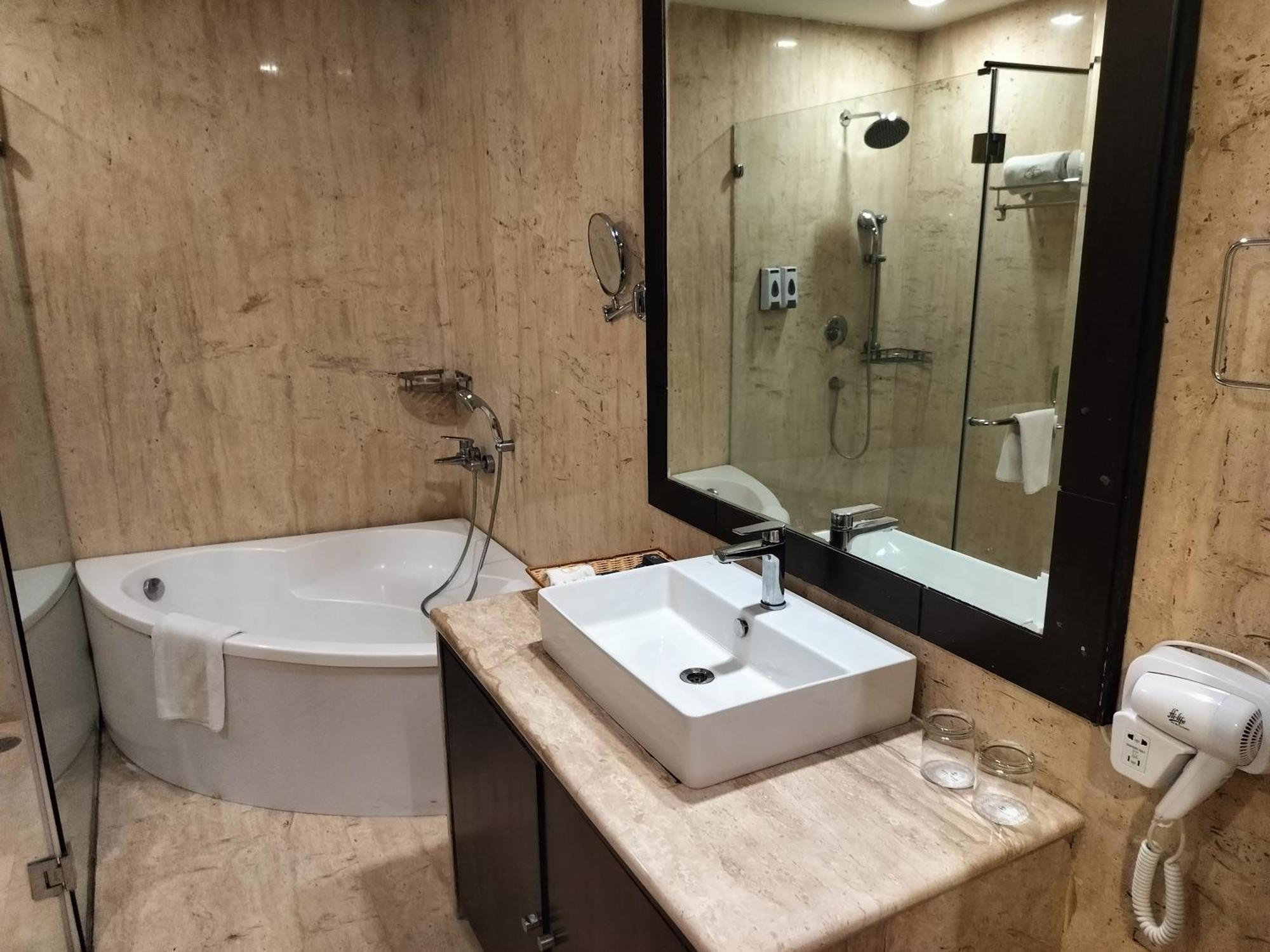 Bel-la Monde Nh8 At 6km From Igi Airport Delhi 4* New Delhi