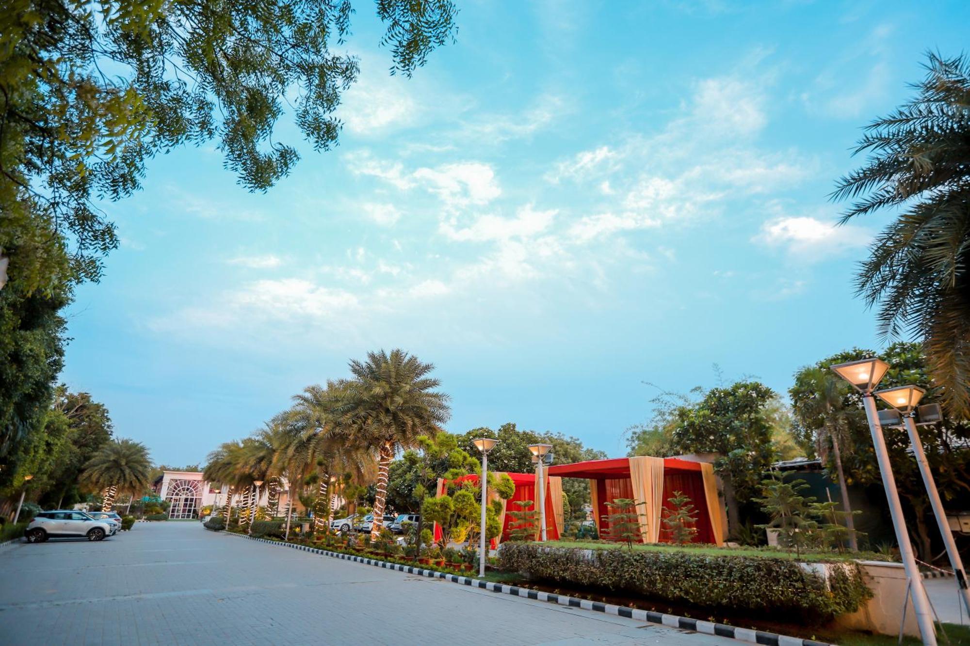 Hotel Bel-la Monde Nh8 At 6km From Igi Airport Delhi 4*