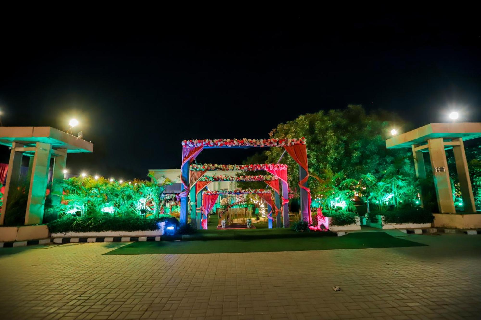 Bel-la Monde Nh8 At 6km From Igi Airport Delhi Hotel 4*