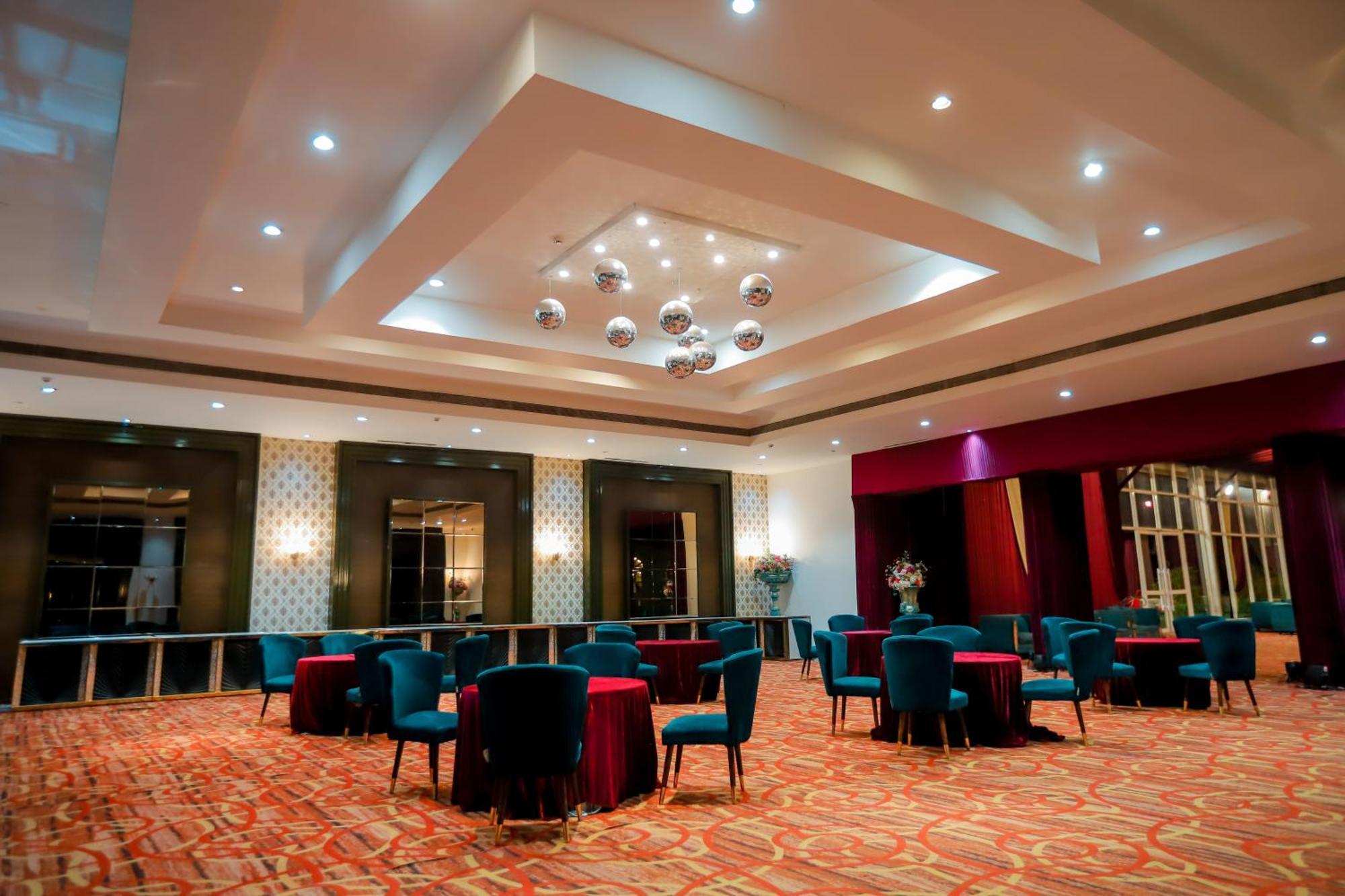 Hotel Bel-la Monde Nh8 At 6km From Igi Airport Delhi 4*