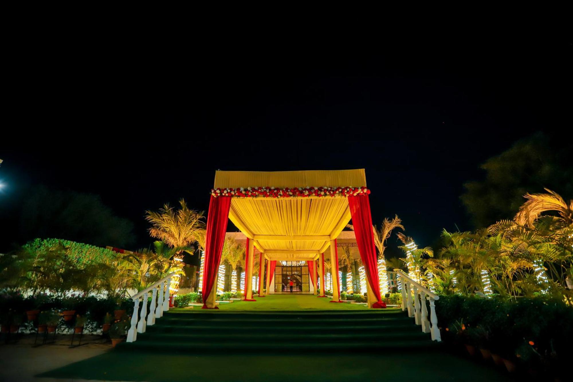 Hotel Bel-la Monde Nh8 At 6km From Igi Airport Delhi 4*