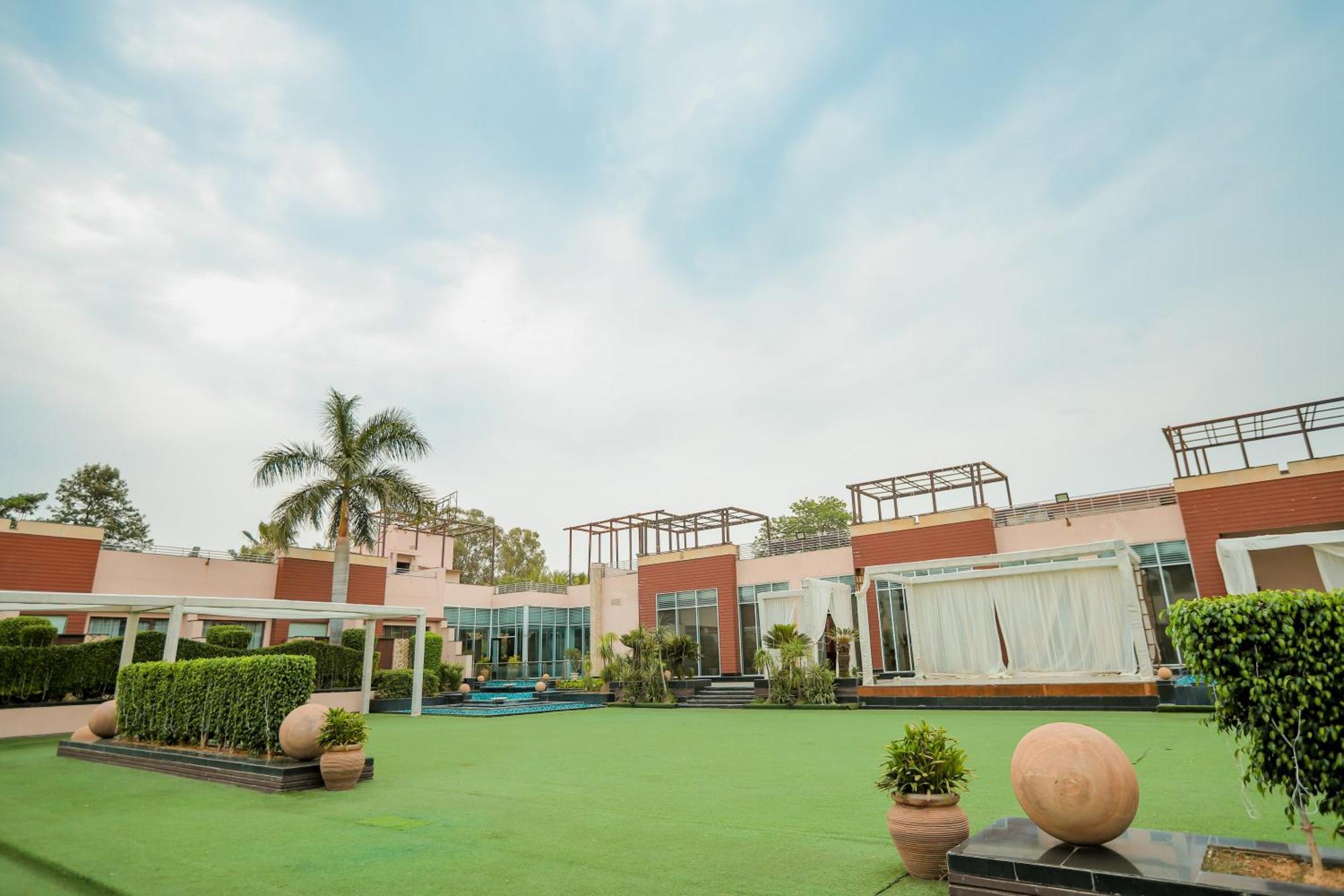 Oodles Chhattarpur South Delhi Hotel New Delhi