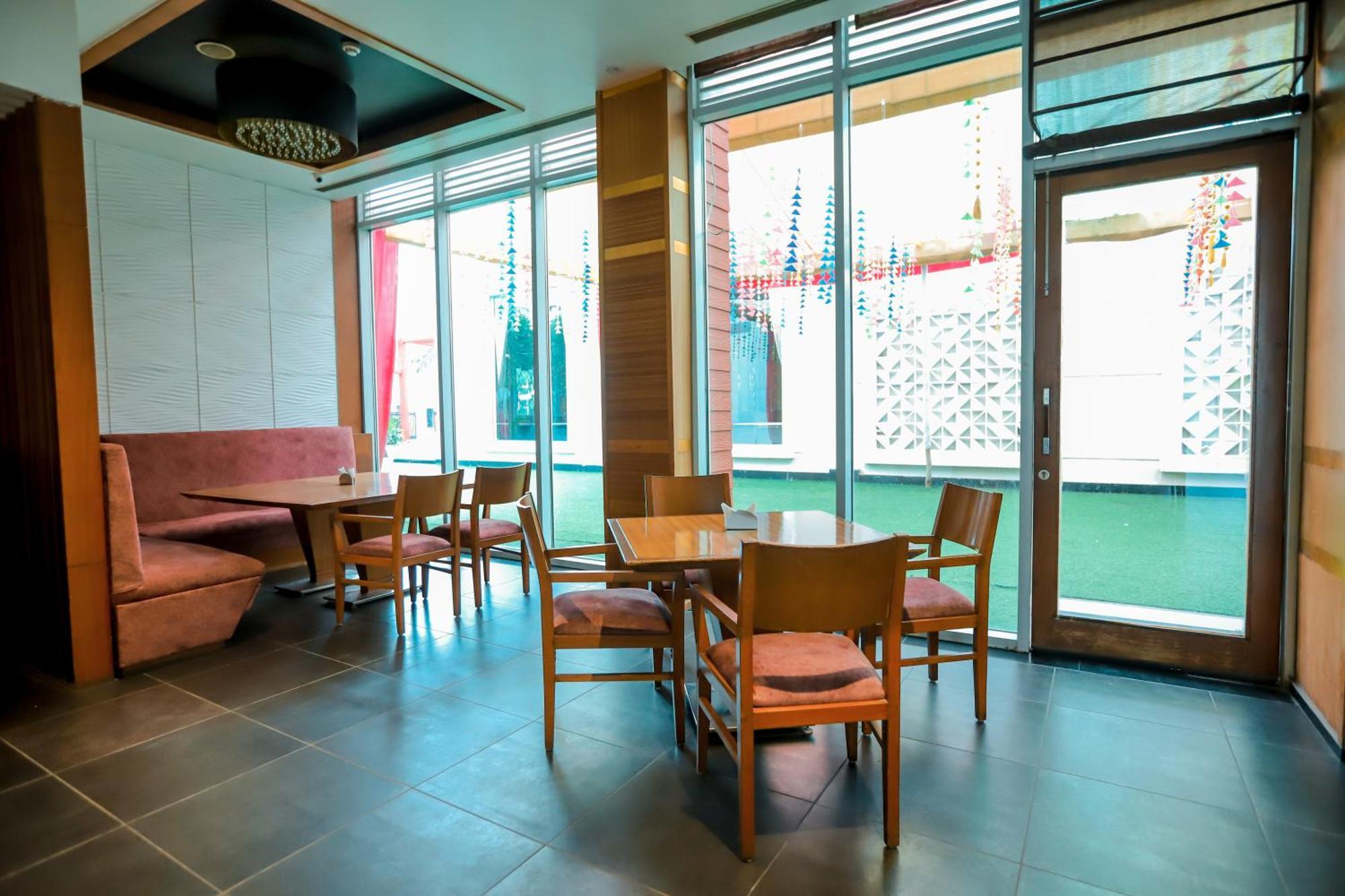 Oodles Chhattarpur South Delhi 4* New Delhi