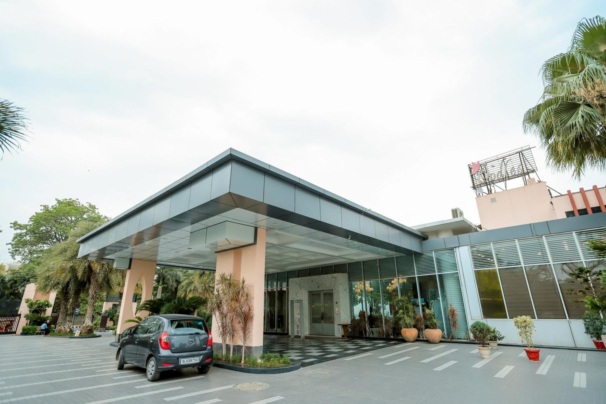 Hotel Oodles Chhattarpur South Delhi