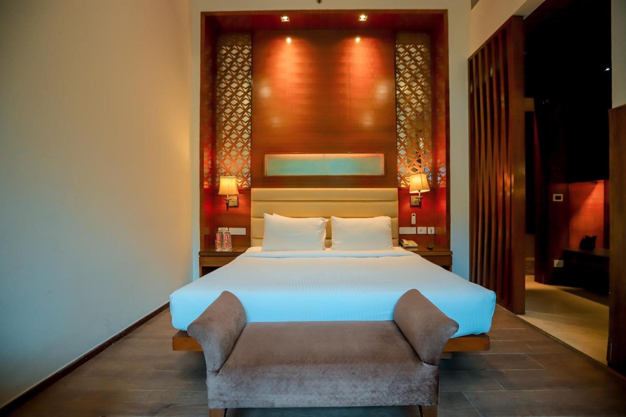 Oodles Chhattarpur South Delhi Hotel 4*
