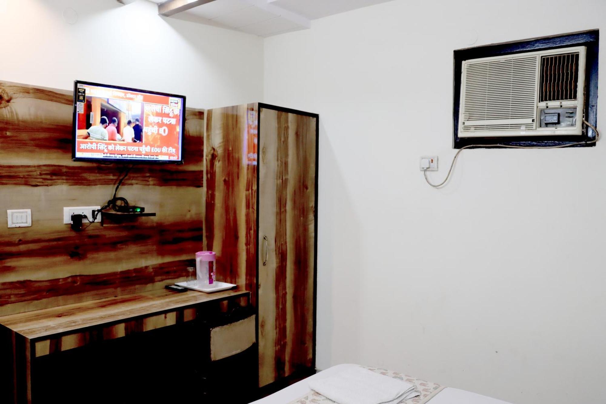Hotel Snow White - Near R K Ashram Metro Station Paharganj New Delhi
