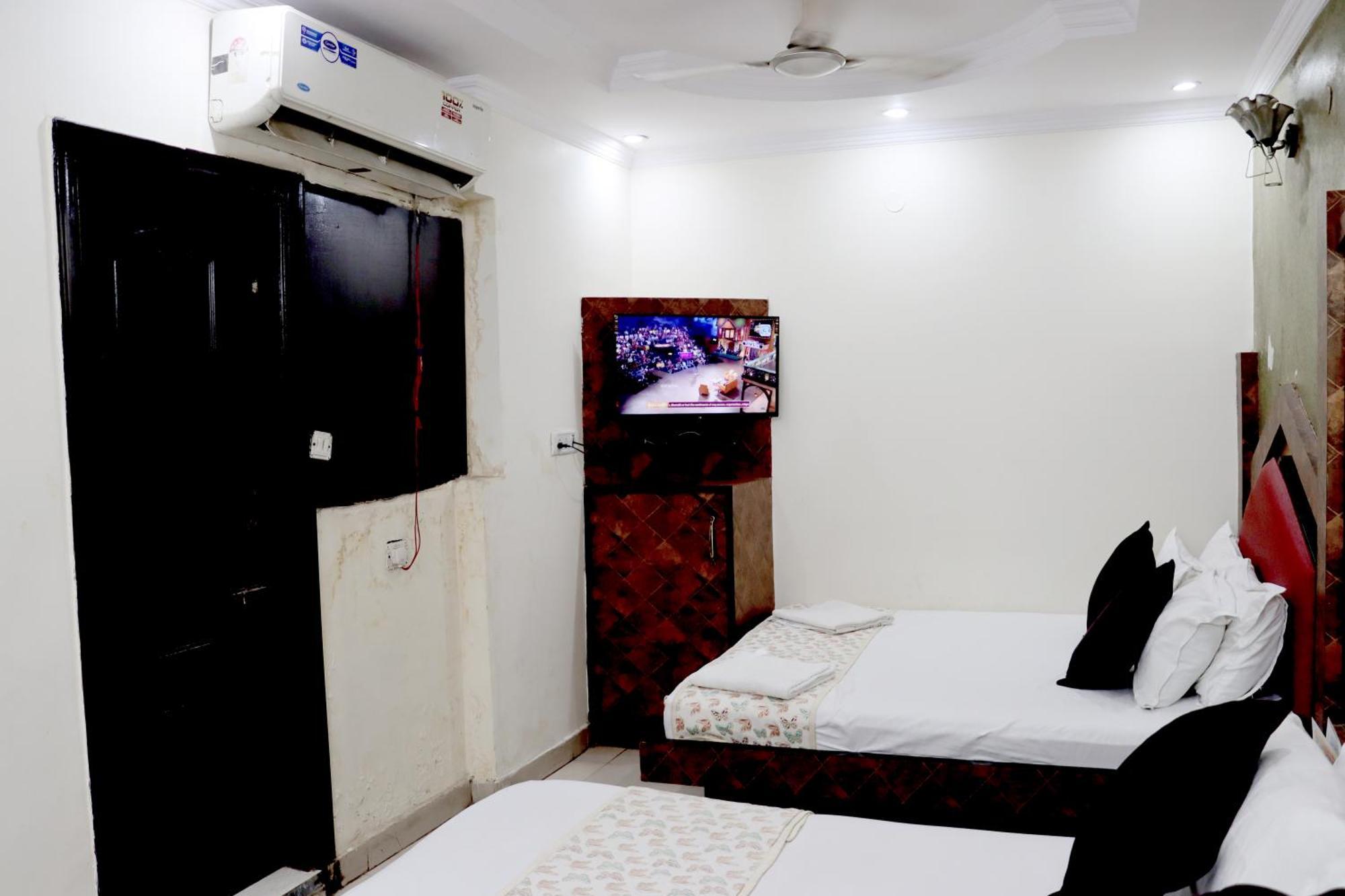 Hotel Snow White - Near R K Ashram Metro Station Paharganj New Delhi