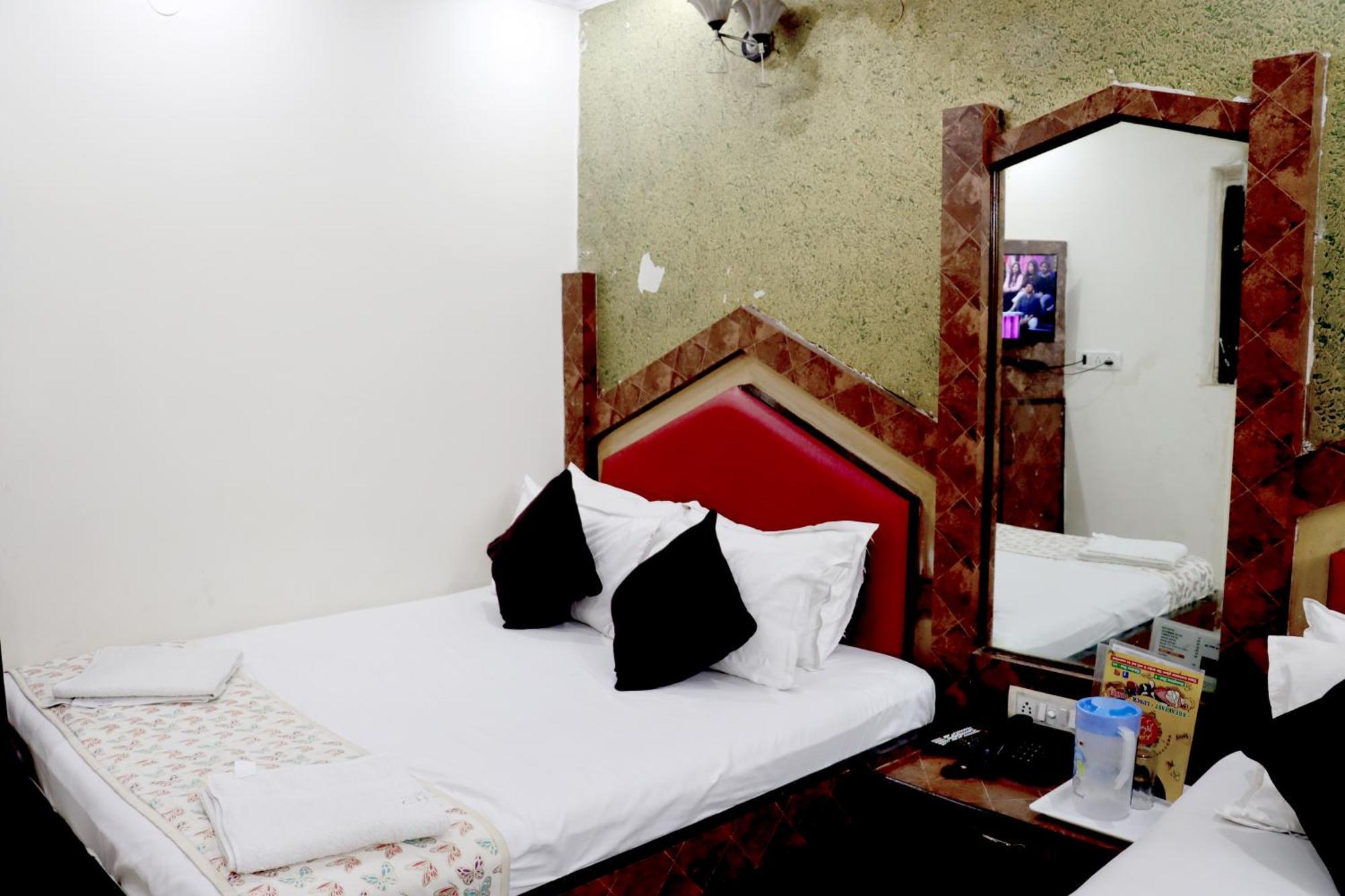 Hotel Snow White - Near R K Ashram Metro Station Paharganj New Delhi