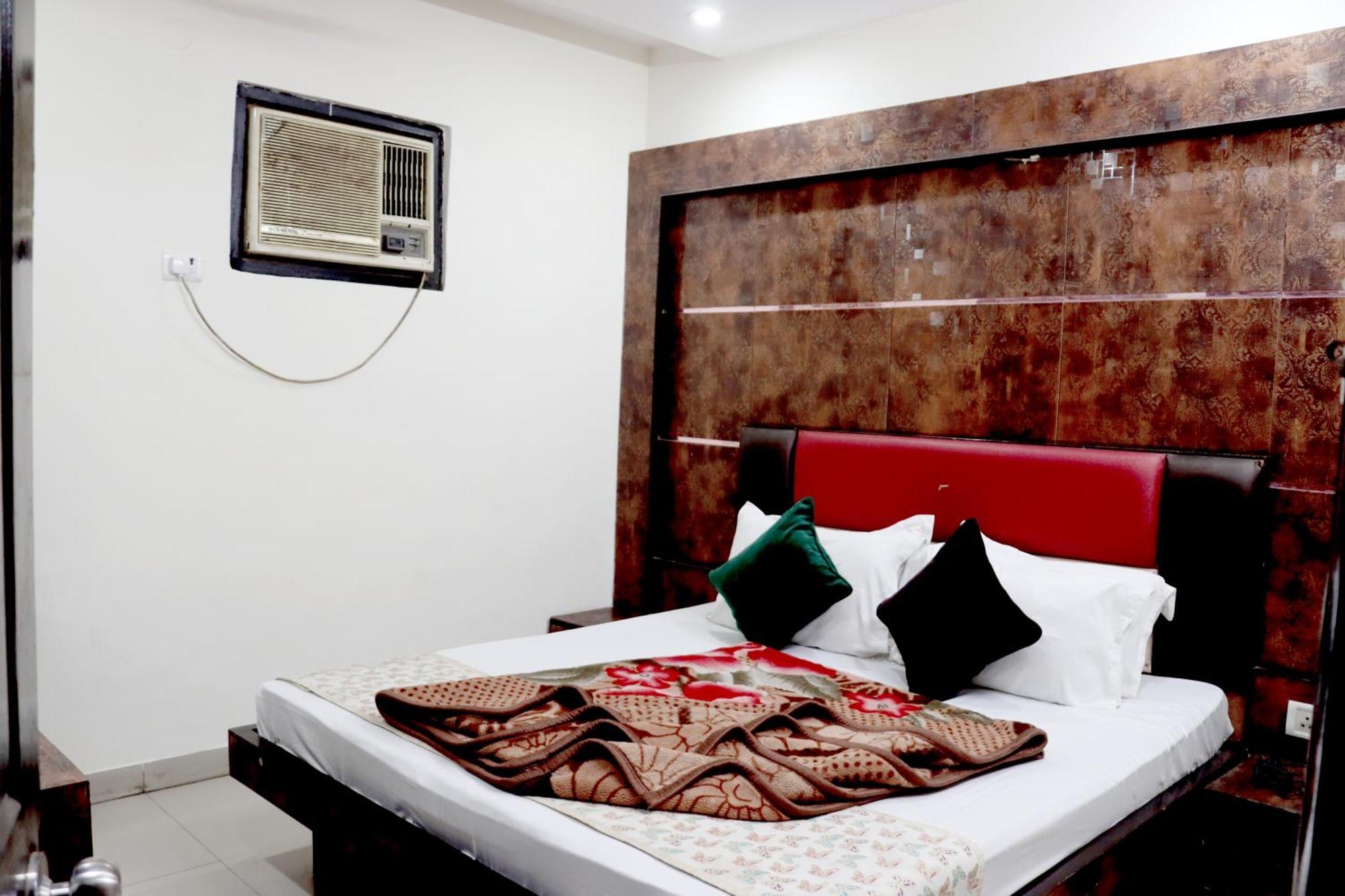 Snow White - Near R K Ashram Metro Station Paharganj 3* New Delhi