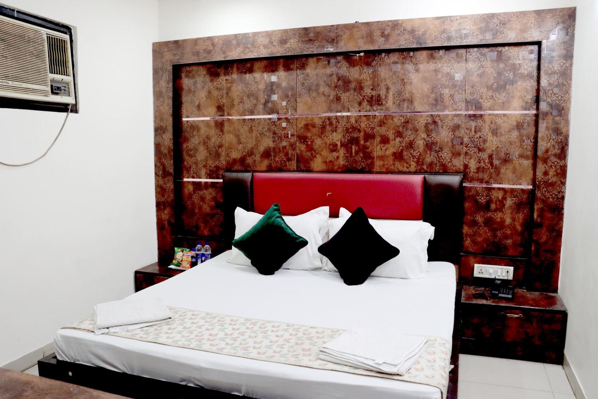 Snow White - Near R K Ashram Metro Station Paharganj 3* New Delhi