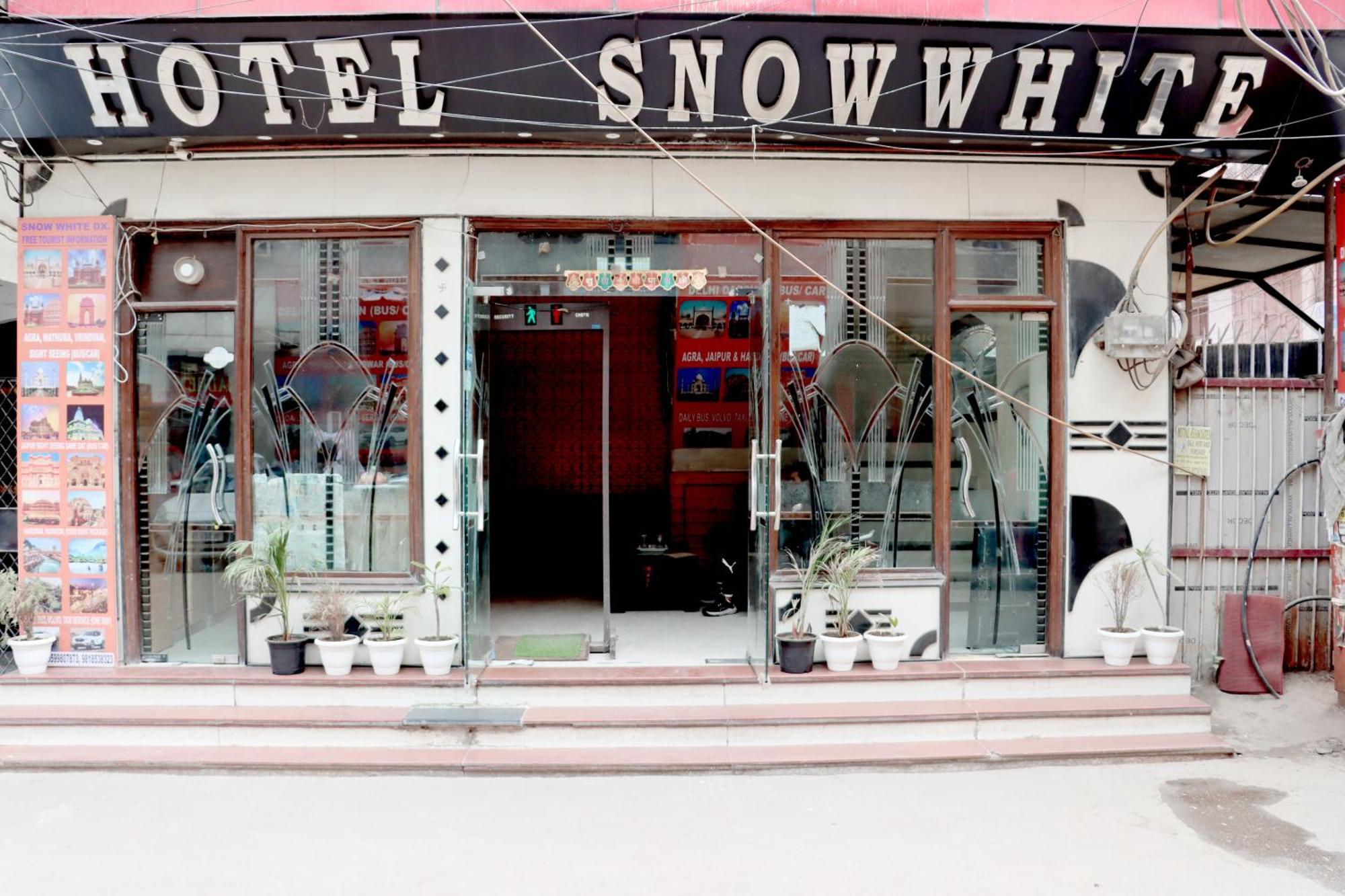 Snow White - Near R K Ashram Metro Station Paharganj