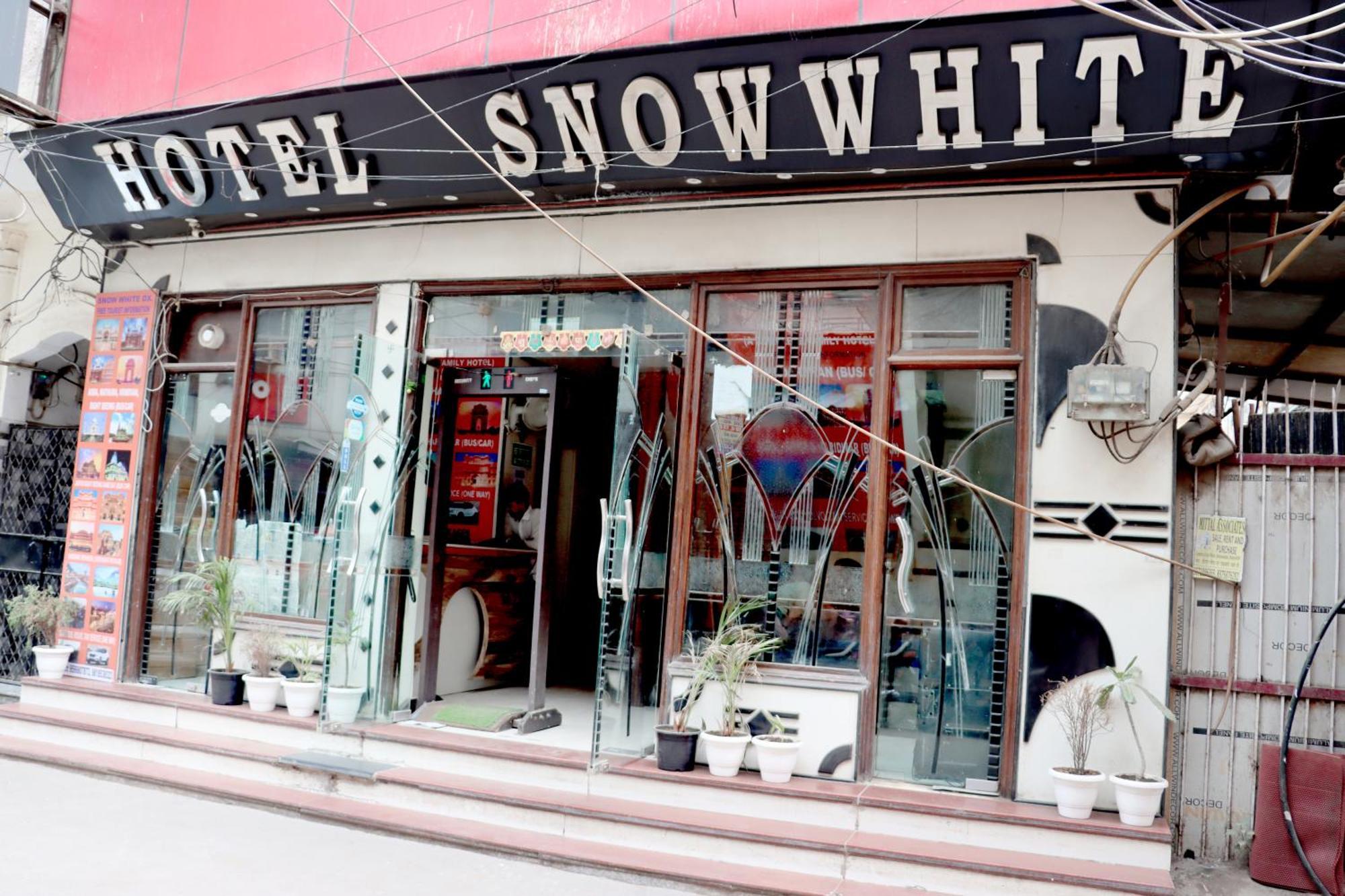 Hotel Snow White - Near R K Ashram Metro Station Paharganj New Delhi