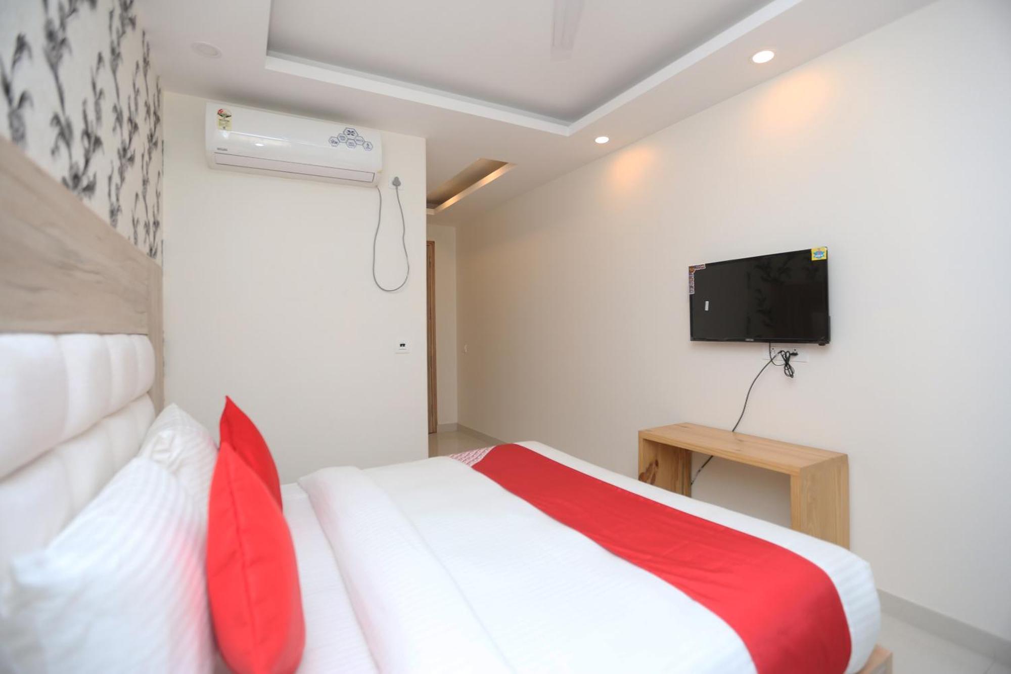 Hotel O Mega 4*
