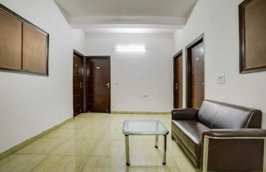 Collection O Essendi Hospitalities Llp Kālkāji Devi