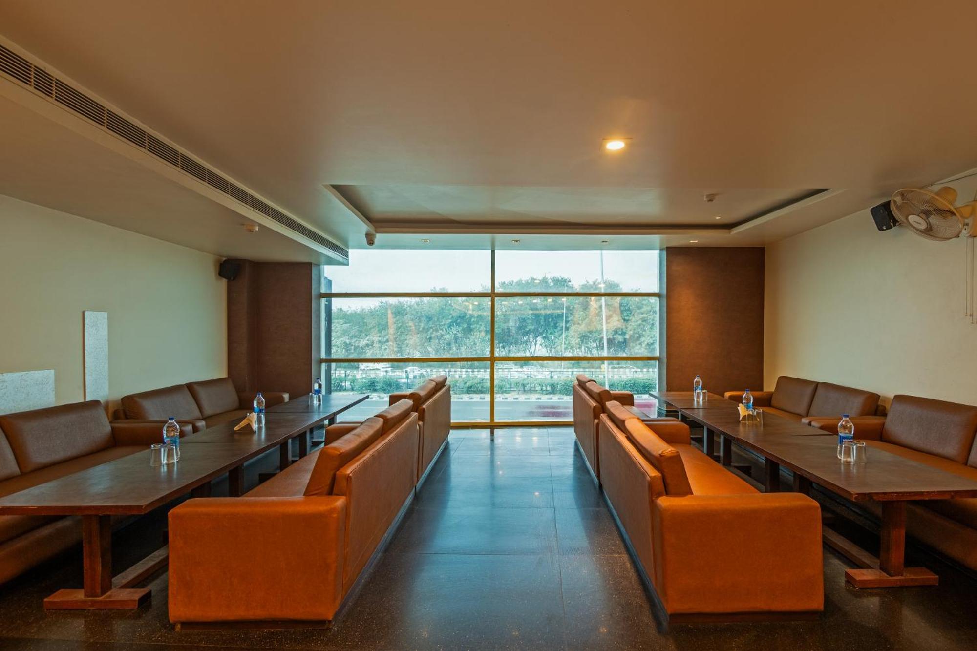 Transit International- Aerocity Delhi Airport 3* New Delhi