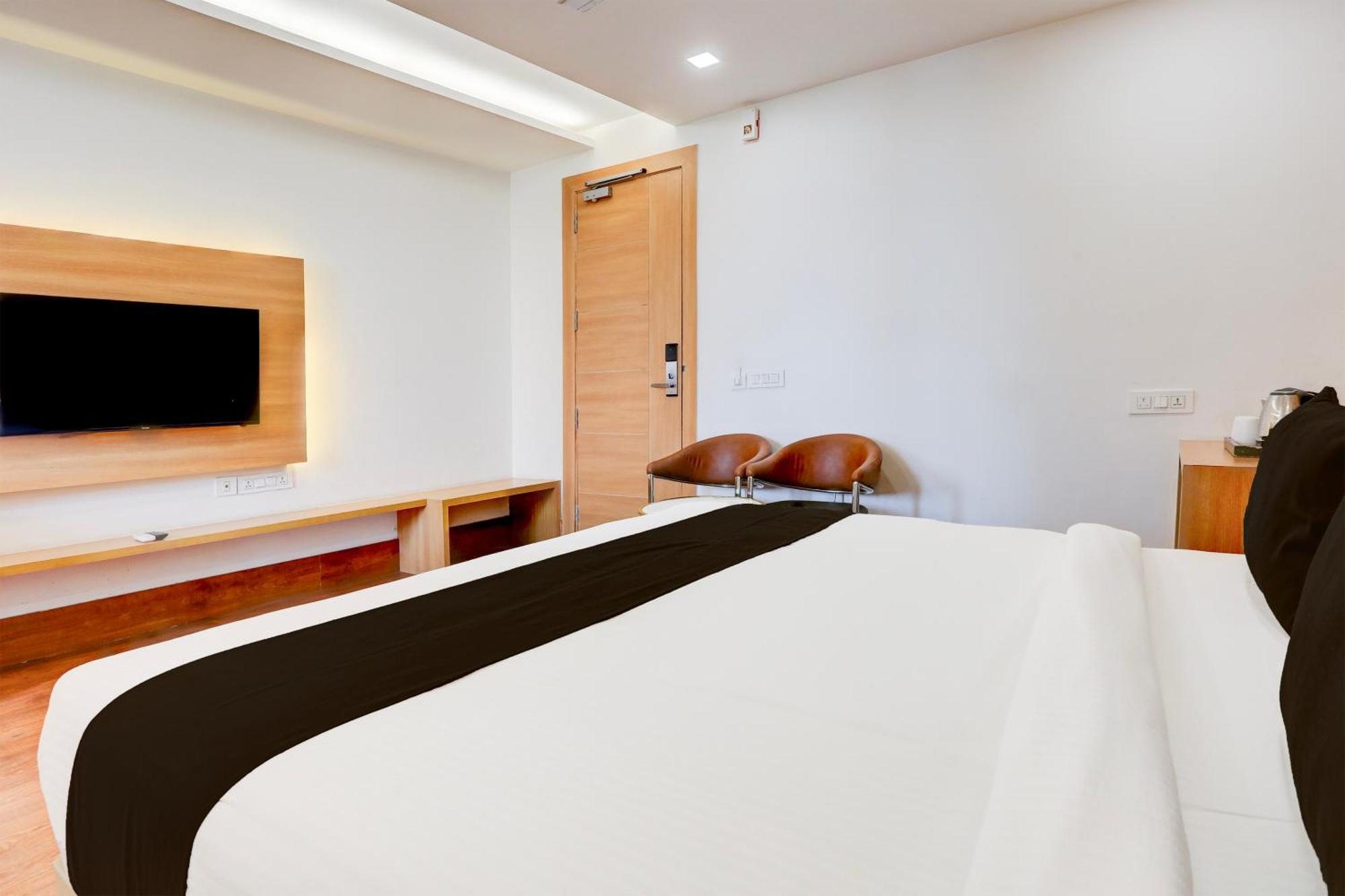 Hotel Palette Calista Premium Samalkha