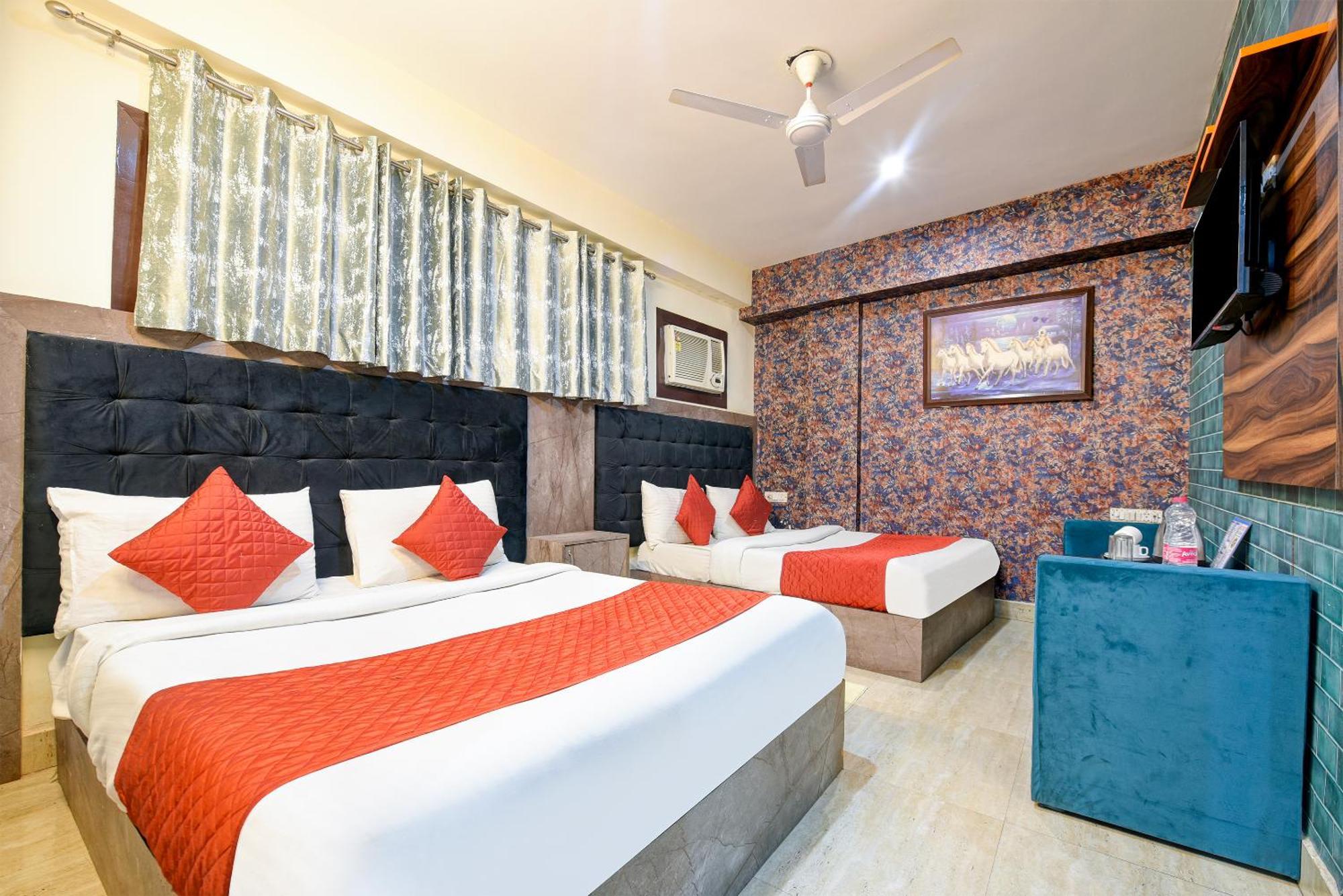 Guest house Square Plaza At Airport *