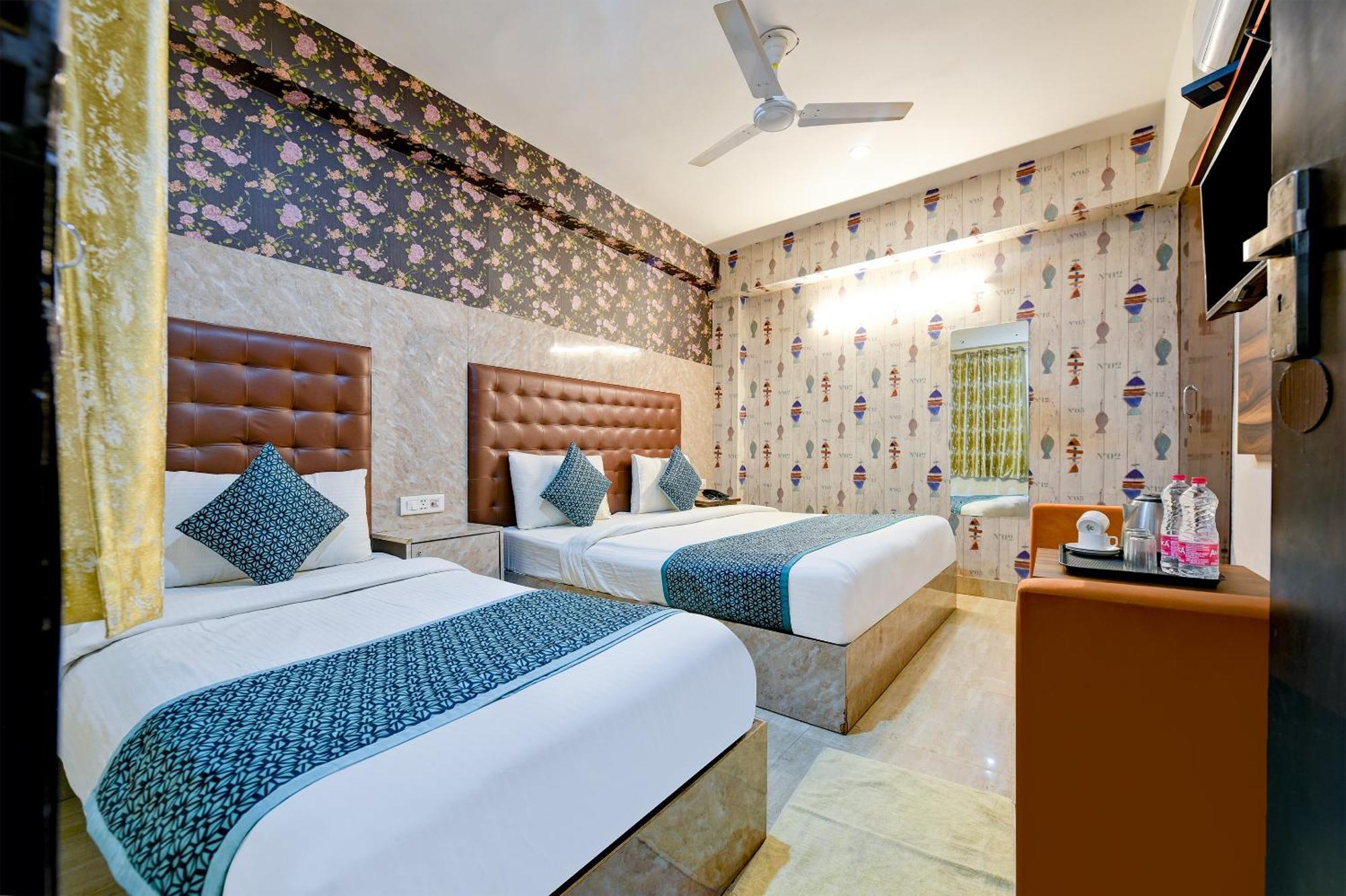 Square Plaza At Airport Guest house *