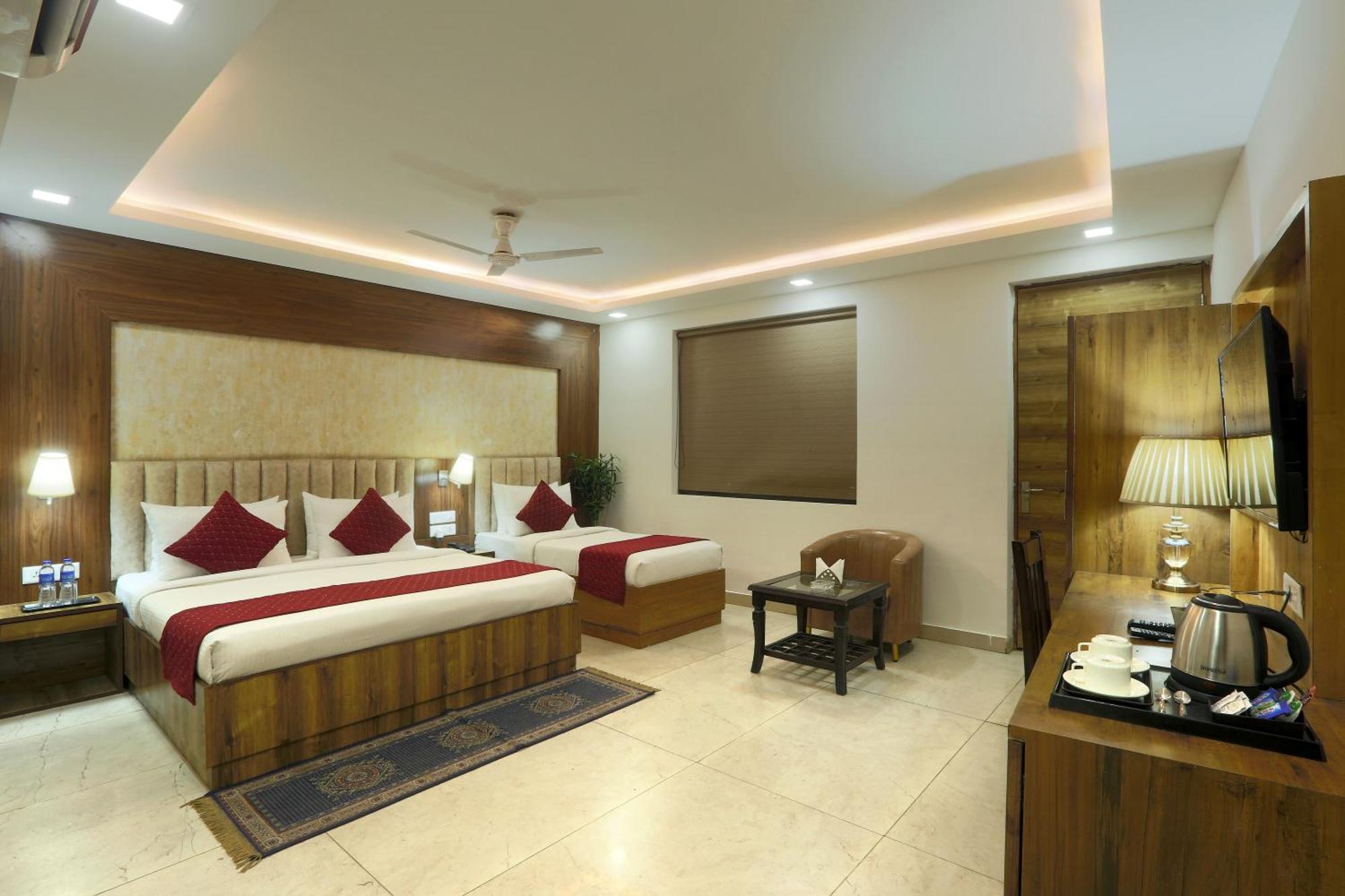 Park Tree Near Igi Airport Delhi A Unit Of Prithvi Palace Hotel 4*