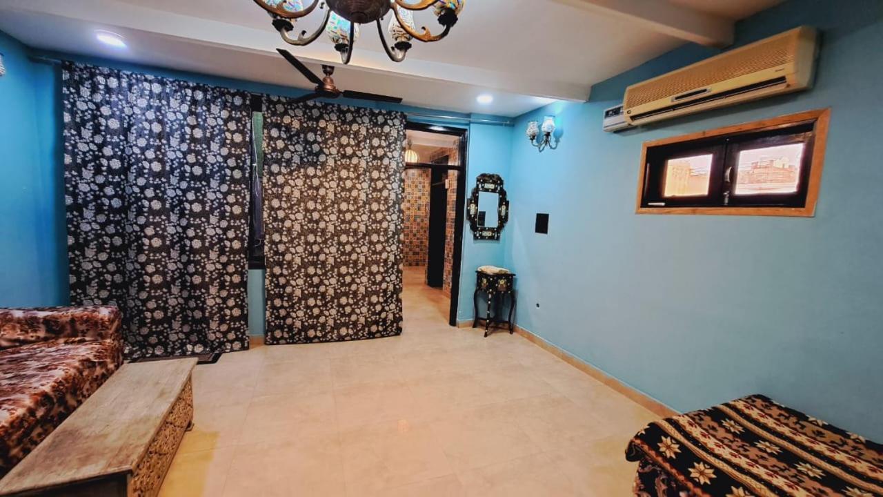 Apartment Mughals