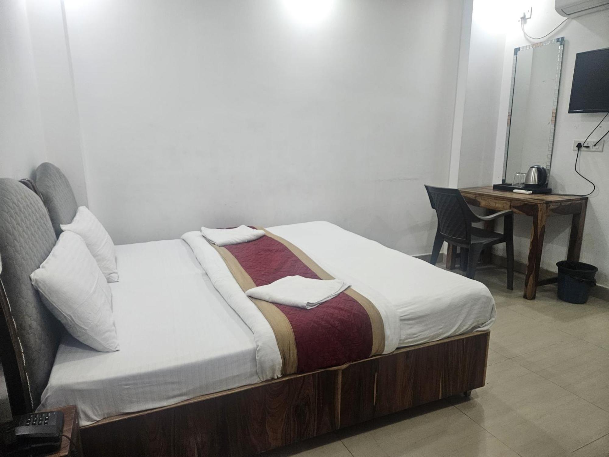 Yess Boss International Hotel Nova Deli