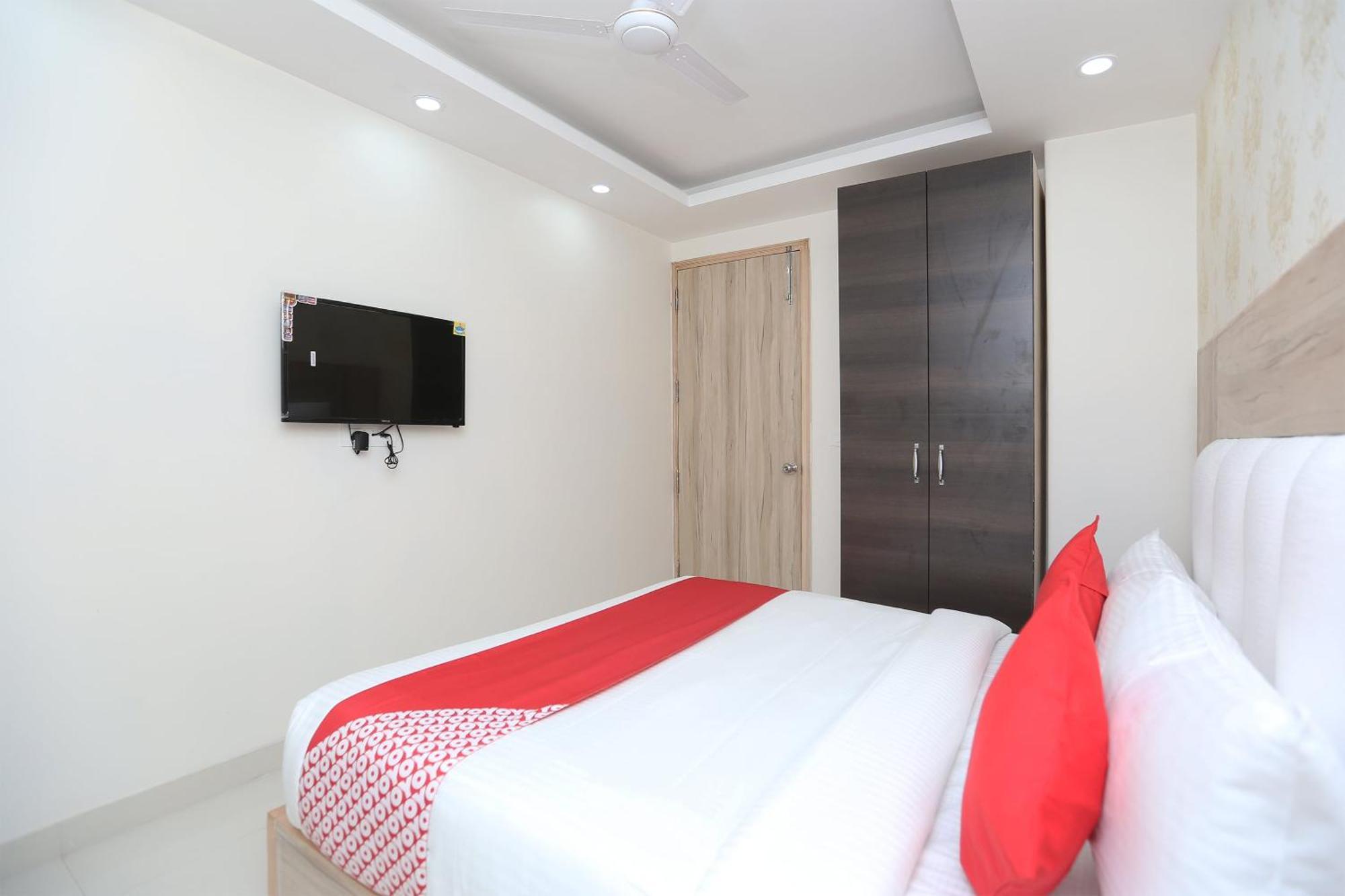 Hotel O Mega 4*