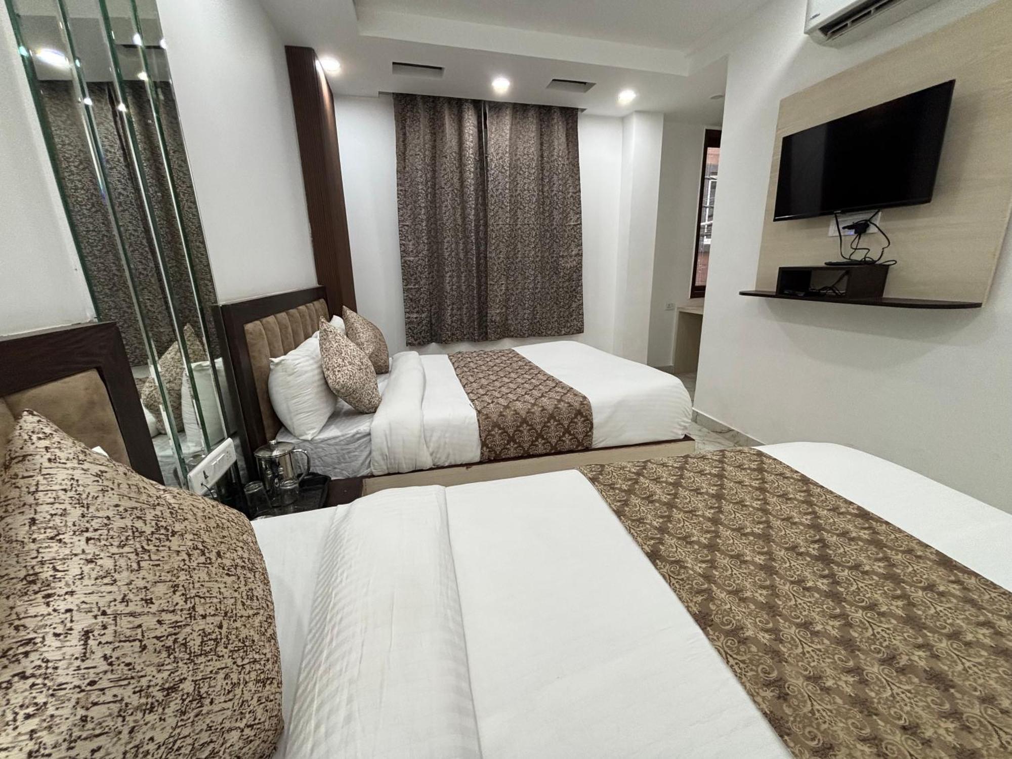 Cg Internationl By Sweet 4* New Delhi
