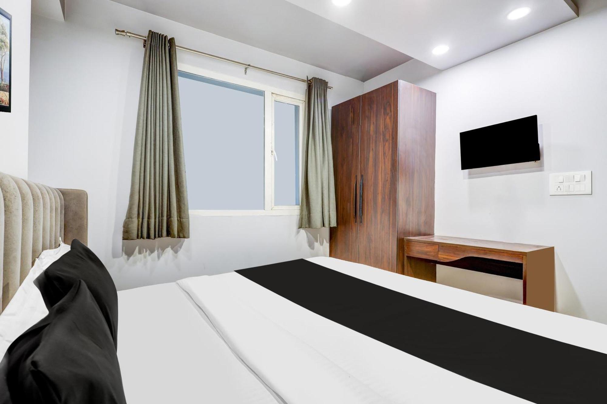 Hotel Super Collection O Shalimar Bagh Delhi (National Capital Territory of India)