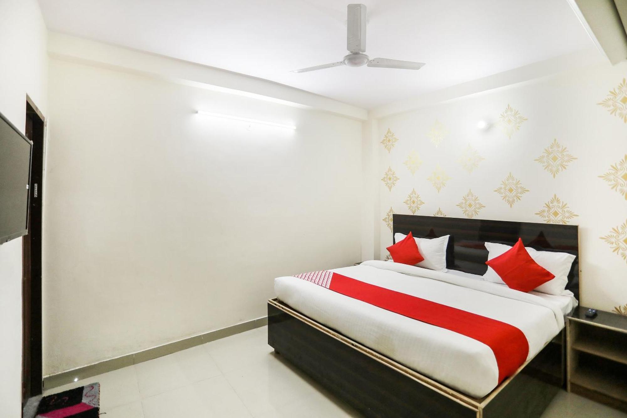O Park Near New Ashok Nagar Metro Station 3* New Delhi