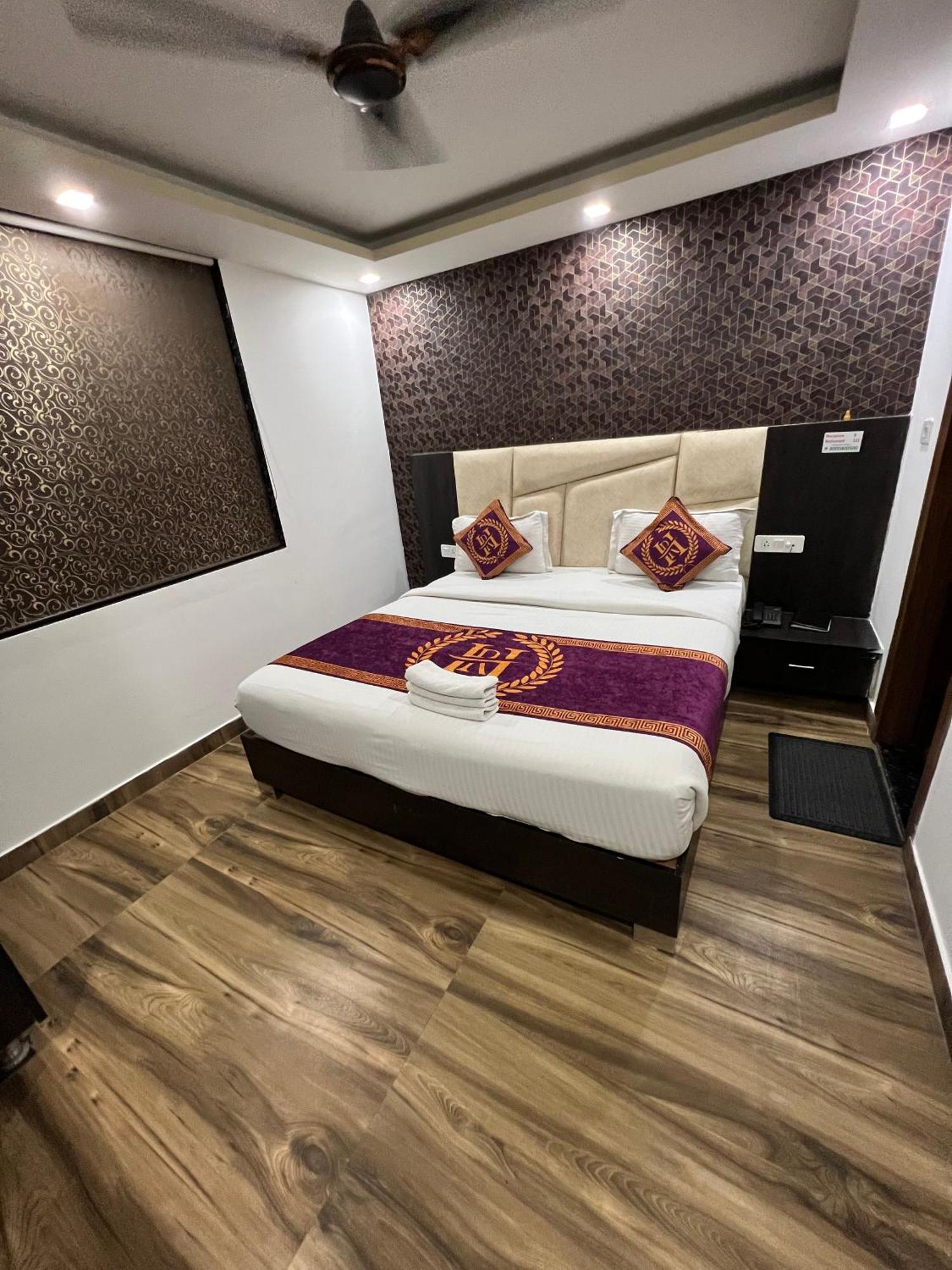 Royal Igi Hotel New Delhi